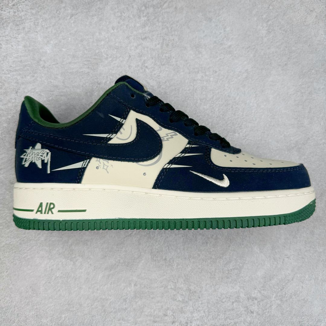 NK Air Force 1´07 Low 空军一号低帮百搭休闲运动板鞋 KK1988-040 柔软、弹性十足的缓震性能和出色的中底设计 横跨复古与现代的外型结合 造就出风靡全球 三十多年的Force 1 直到今天还深受青睐 尺码:36 36.5 37.5 38 38.5 39 40 40.5 41 42 42.5 43 44 44.5 45-选品中心