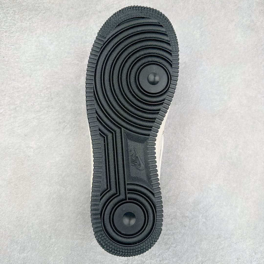 图片[9]-NK Air Force 1´07 Low 空军一号低帮百搭休闲运动板鞋 BB7518-012 柔软、弹性十足的缓震性能和出色的中底设计 横跨复古与现代的外型结合 造就出风靡全球 三十多年的Force 1 直到今天还深受青睐 尺码：36 36.5 37.5 38 38.5 39 40 40.5 41 42 42.5 43 44 44.5 45-选品中心