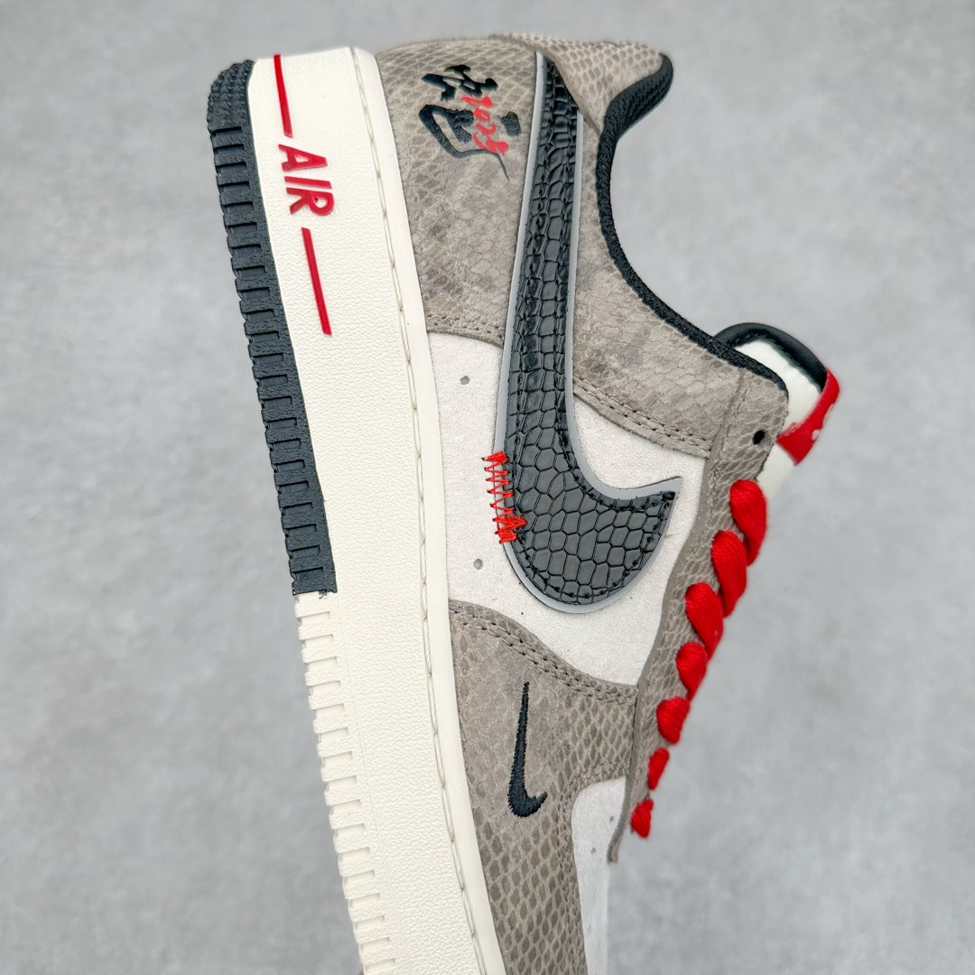 图片[6]-NK Air Force 1´07 Low 空军一号低帮百搭休闲运动板鞋 DM6688-009 柔软、弹性十足的缓震性能和出色的中底设计 横跨复古与现代的外型结合 造就出风靡全球 三十多年的Force 1 直到今天还深受青睐 尺码：36 36.5 37.5 38 38.5 39 40 40.5 41 42 42.5 43 44 44.5 45-选品中心