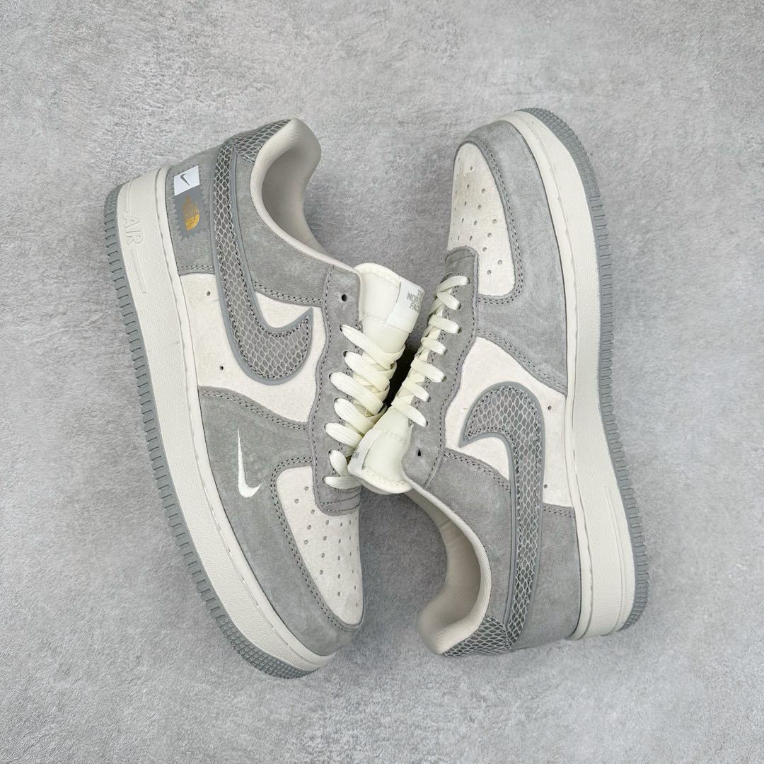 图片[3]-NK Air Force 1´07 Low 空军一号低帮百搭休闲运动板鞋 DF0188-027 柔软、弹性十足的缓震性能和出色的中底设计 横跨复古与现代的外型结合 造就出风靡全球 三十多年的Force 1 直到今天还深受青睐 尺码：36 36.5 37.5 38 38.5 39 40 40.5 41 42 42.5 43 44 44.5 45-选品中心