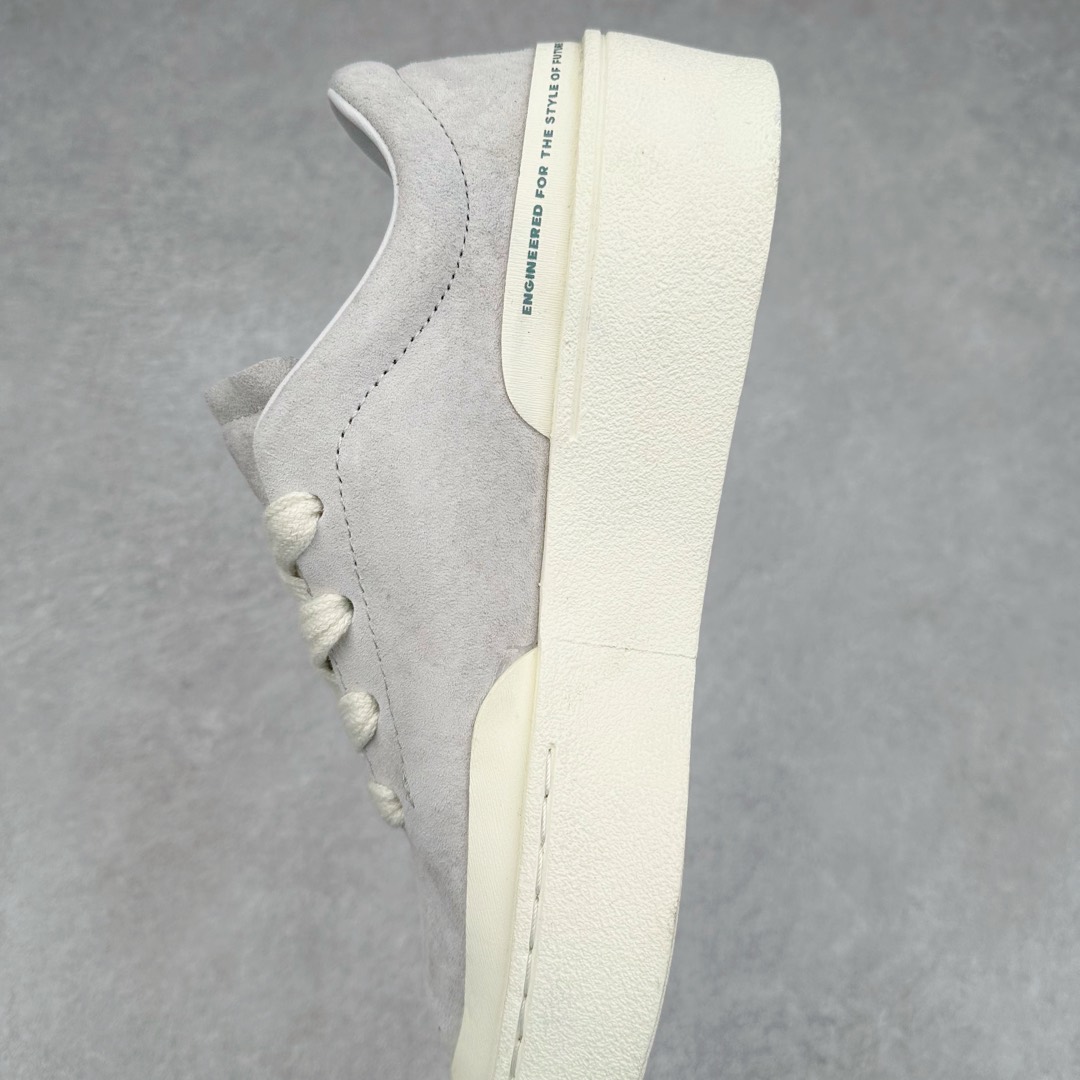 图片[7]-＃纯原 AD Labcourt 百搭休闲轻松舒适耐磨透气低帮板鞋 ID6228 FOG平替单品 鞋面使用了绒毛麂皮 鞋面和鞋底连接处使用了包边处理 看起来更加精致有型 内里也使用了光滑的优质皮革 鞋垫上的LOGO彰显品牌身份 鞋子后脚跟处的英文 ENDINEERED FOR THE STYLE OF FUTURE译为 为未来的风格而设计 尺码：35.5 36 36.5 37 38 38.5 39 40 40.5 41 42 42.5 43 44 44.5 45-选品中心