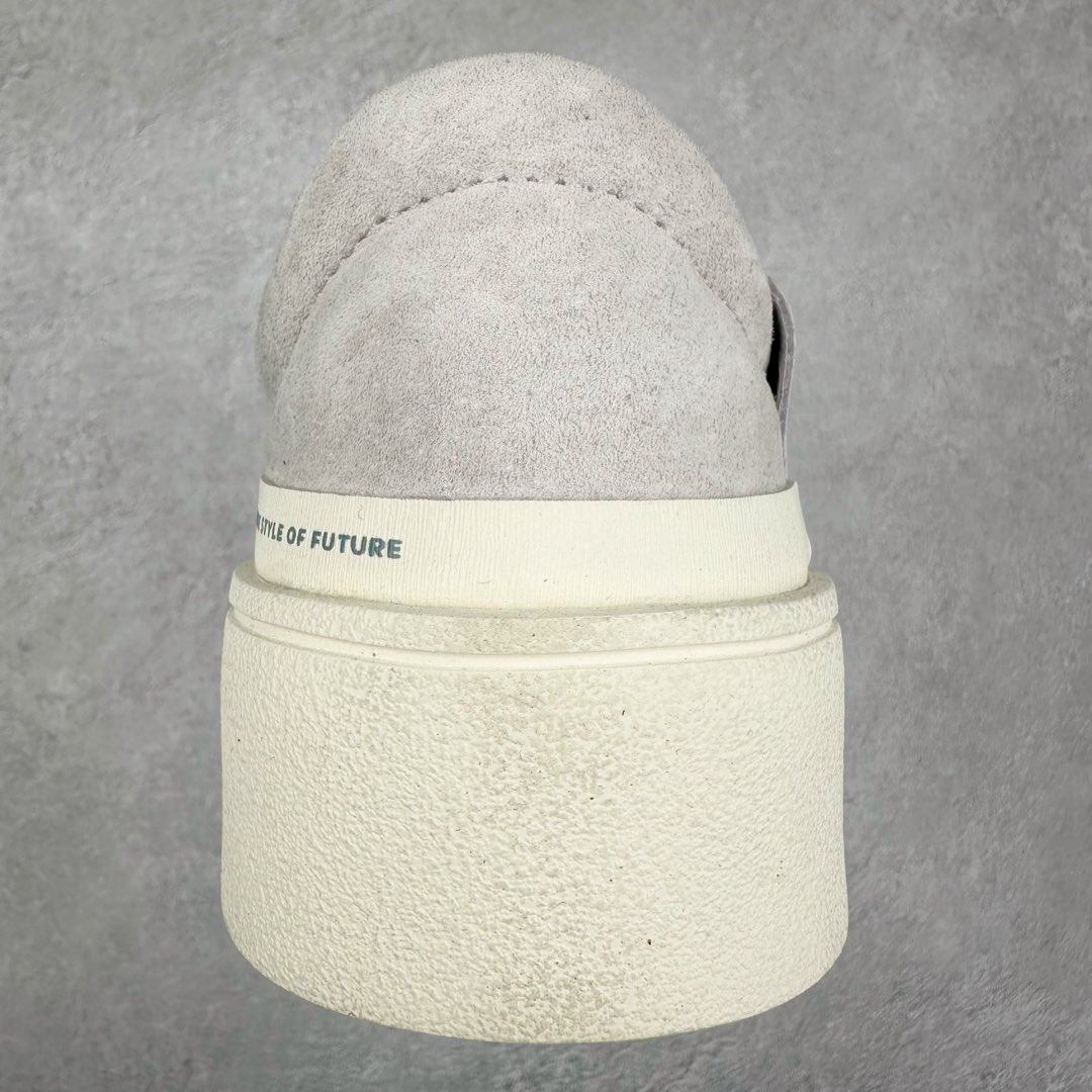 图片[8]-＃纯原 AD Labcourt 百搭休闲轻松舒适耐磨透气低帮板鞋 ID6228 FOG平替单品 鞋面使用了绒毛麂皮 鞋面和鞋底连接处使用了包边处理 看起来更加精致有型 内里也使用了光滑的优质皮革 鞋垫上的LOGO彰显品牌身份 鞋子后脚跟处的英文 ENDINEERED FOR THE STYLE OF FUTURE译为 为未来的风格而设计 尺码：35.5 36 36.5 37 38 38.5 39 40 40.5 41 42 42.5 43 44 44.5 45-选品中心