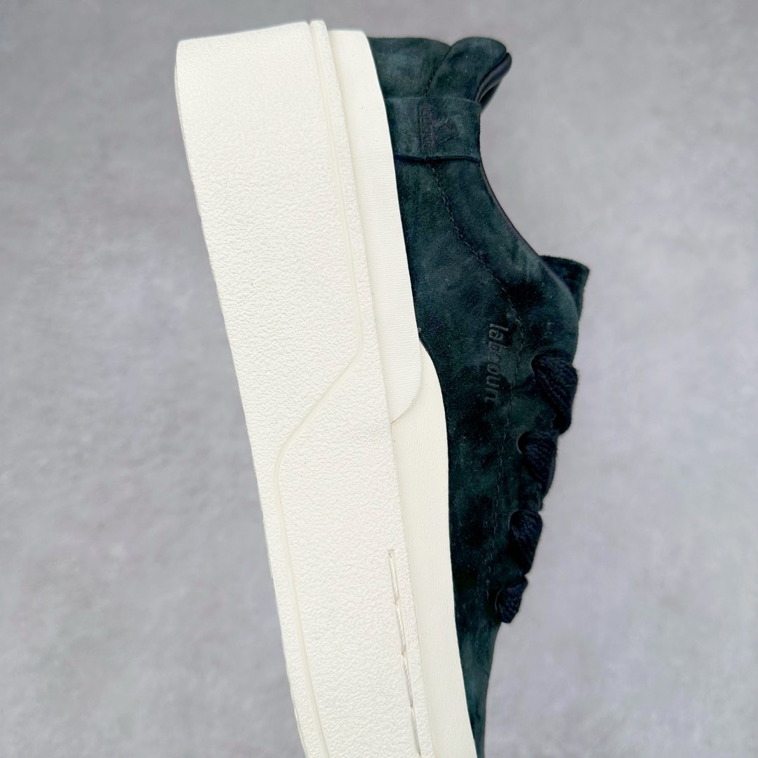 图片[6]-＃纯原 AD Labcourt 百搭休闲轻松舒适耐磨透气低帮板鞋 ID6227 FOG平替单品 鞋面使用了绒毛麂皮 鞋面和鞋底连接处使用了包边处理 看起来更加精致有型 内里也使用了光滑的优质皮革 鞋垫上的LOGO彰显品牌身份 鞋子后脚跟处的英文 ENDINEERED FOR THE STYLE OF FUTURE译为 为未来的风格而设计 尺码：35.5 36 36.5 37 38 38.5 39 40 40.5 41 42 42.5 43 44 44.5 45-选品中心