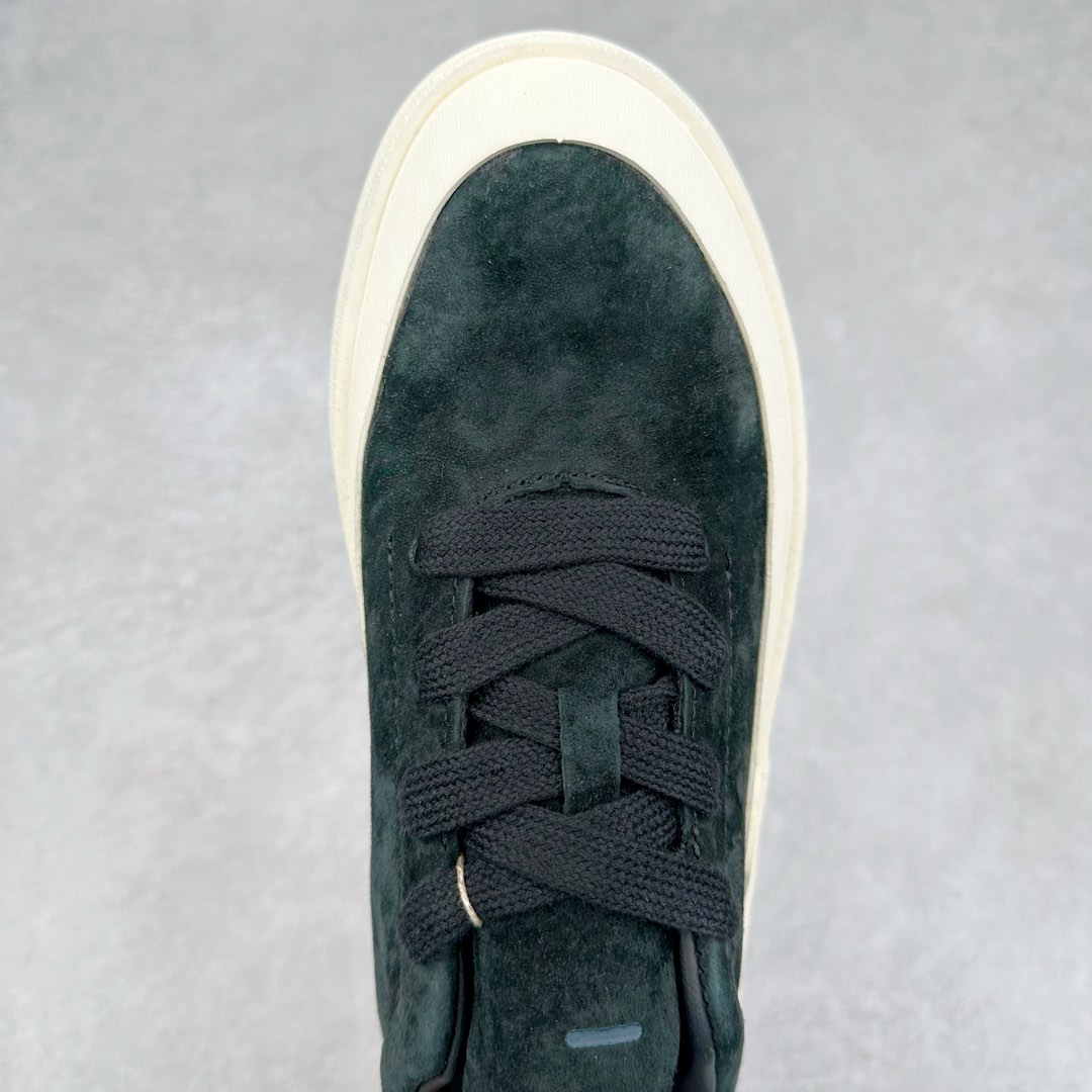 图片[4]-＃纯原 AD Labcourt 百搭休闲轻松舒适耐磨透气低帮板鞋 ID6227 FOG平替单品 鞋面使用了绒毛麂皮 鞋面和鞋底连接处使用了包边处理 看起来更加精致有型 内里也使用了光滑的优质皮革 鞋垫上的LOGO彰显品牌身份 鞋子后脚跟处的英文 ENDINEERED FOR THE STYLE OF FUTURE译为 为未来的风格而设计 尺码：35.5 36 36.5 37 38 38.5 39 40 40.5 41 42 42.5 43 44 44.5 45-选品中心