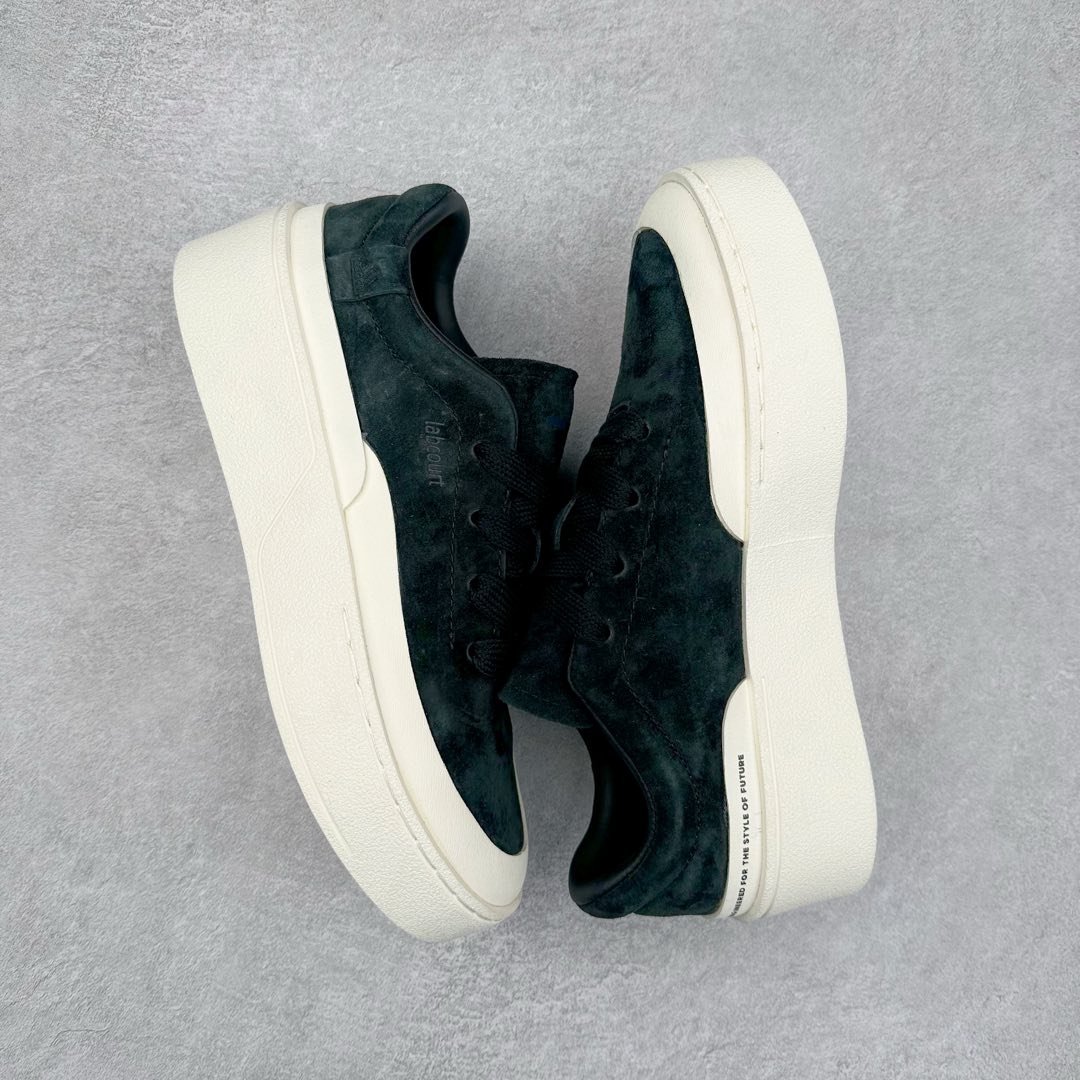 图片[3]-＃纯原 AD Labcourt 百搭休闲轻松舒适耐磨透气低帮板鞋 ID6227 FOG平替单品 鞋面使用了绒毛麂皮 鞋面和鞋底连接处使用了包边处理 看起来更加精致有型 内里也使用了光滑的优质皮革 鞋垫上的LOGO彰显品牌身份 鞋子后脚跟处的英文 ENDINEERED FOR THE STYLE OF FUTURE译为 为未来的风格而设计 尺码：35.5 36 36.5 37 38 38.5 39 40 40.5 41 42 42.5 43 44 44.5 45-选品中心