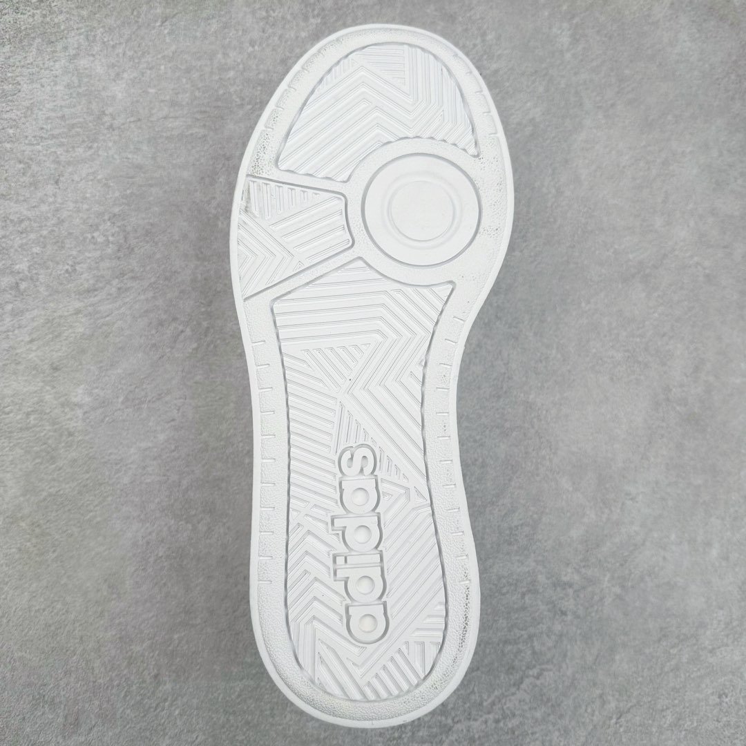 图片[9]-＃纯原 AD Labcourt 百搭休闲轻松舒适耐磨透气低帮板鞋 IF1710 FOG平替单品 鞋面使用了绒毛麂皮 鞋面和鞋底连接处使用了包边处理 看起来更加精致有型 内里也使用了光滑的优质皮革 鞋垫上的LOGO彰显品牌身份 鞋子后脚跟处的英文 ENDINEERED FOR THE STYLE OF FUTURE译为 为未来的风格而设计 尺码：35.5 36 36.5 37 38 38.5 39 40 40.5 41 42 42.5 43 44 44.5 45-选品中心