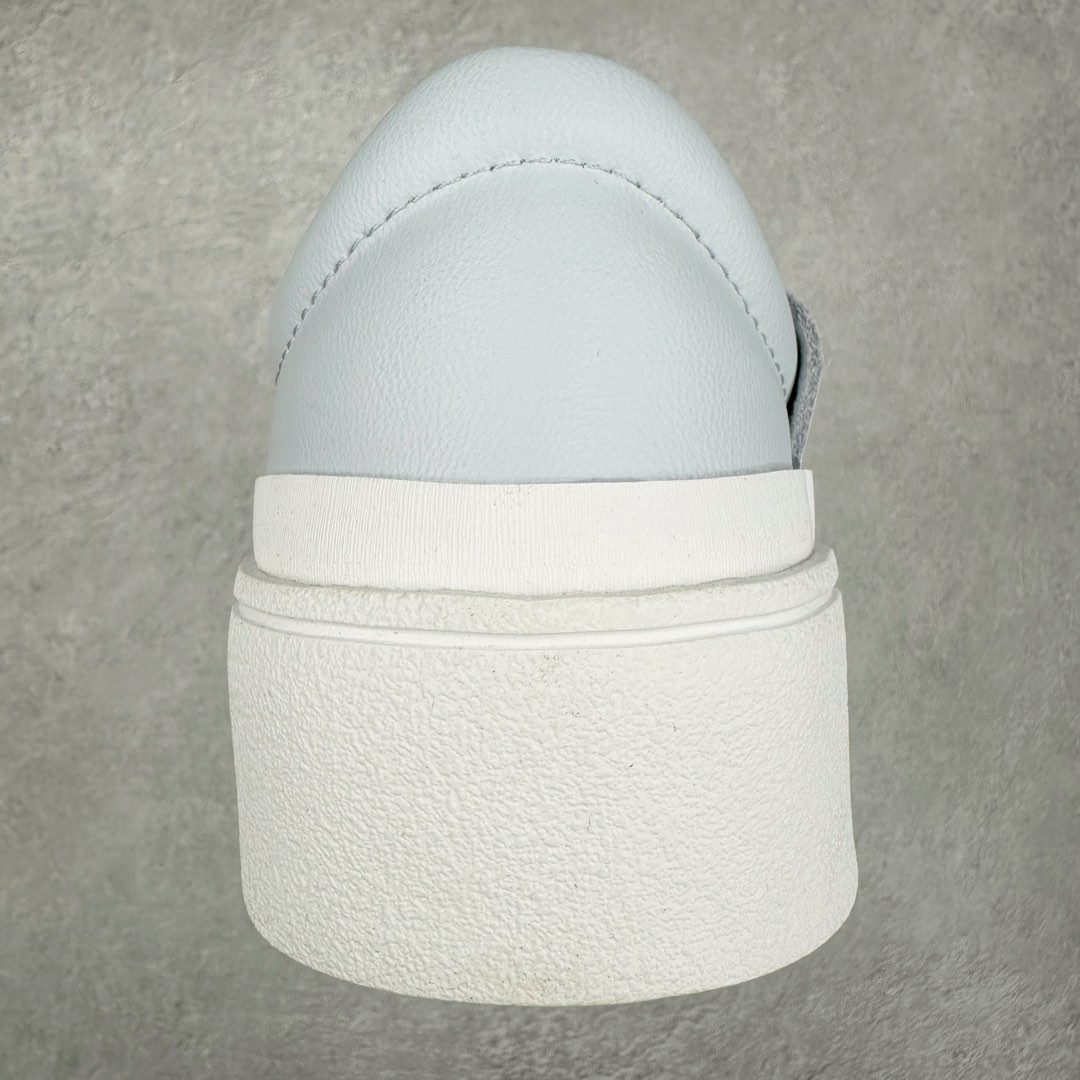 图片[8]-＃纯原 AD Labcourt 百搭休闲轻松舒适耐磨透气低帮板鞋 IF1710 FOG平替单品 鞋面使用了绒毛麂皮 鞋面和鞋底连接处使用了包边处理 看起来更加精致有型 内里也使用了光滑的优质皮革 鞋垫上的LOGO彰显品牌身份 鞋子后脚跟处的英文 ENDINEERED FOR THE STYLE OF FUTURE译为 为未来的风格而设计 尺码：35.5 36 36.5 37 38 38.5 39 40 40.5 41 42 42.5 43 44 44.5 45-选品中心