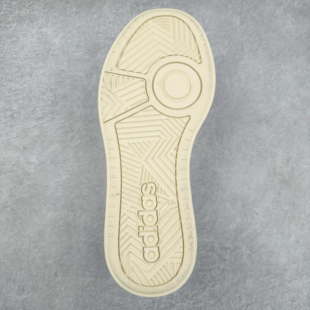 图片[9]-＃纯原 AD Labcourt 百搭休闲轻松舒适耐磨透气低帮板鞋 IF1709 FOG平替单品 鞋面使用了绒毛麂皮 鞋面和鞋底连接处使用了包边处理 看起来更加精致有型 内里也使用了光滑的优质皮革 鞋垫上的LOGO彰显品牌身份 鞋子后脚跟处的英文 ENDINEERED FOR THE STYLE OF FUTURE译为 为未来的风格而设计 尺码：35.5 36 36.5 37 38 38.5 39 40 40.5 41 42 42.5 43 44 44.5 45-选品中心