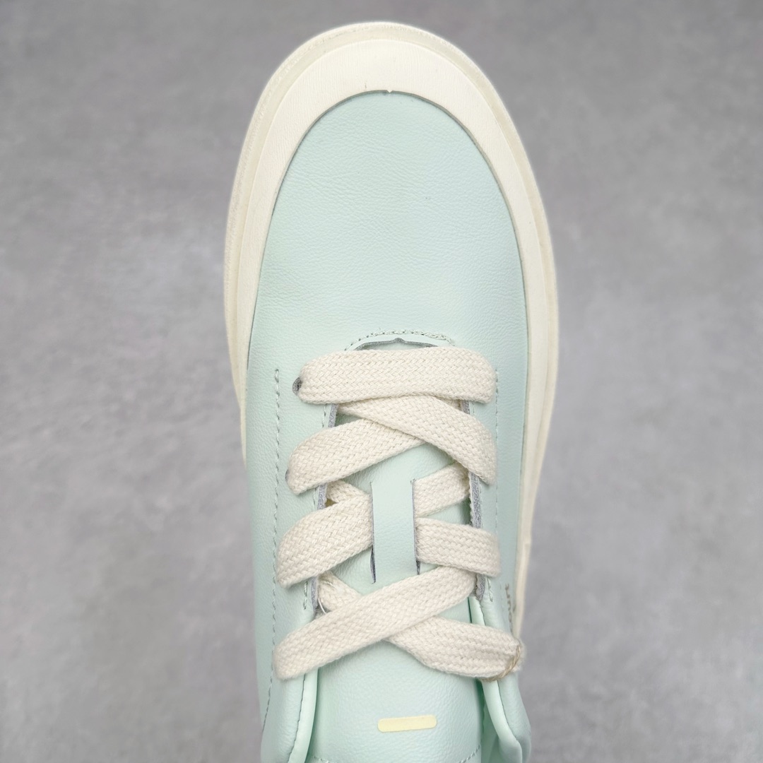 图片[4]-＃纯原 AD Labcourt 百搭休闲轻松舒适耐磨透气低帮板鞋 IF1708 FOG平替单品 鞋面使用了绒毛麂皮 鞋面和鞋底连接处使用了包边处理 看起来更加精致有型 内里也使用了光滑的优质皮革 鞋垫上的LOGO彰显品牌身份 鞋子后脚跟处的英文 ENDINEERED FOR THE STYLE OF FUTURE译为 为未来的风格而设计 尺码：35.5 36 36.5 37 38 38.5 39 40 40.5 41 42 42.5 43 44 44.5 45-选品中心