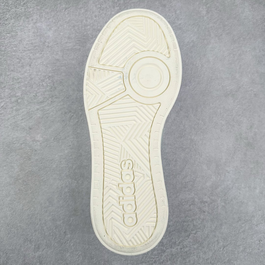 图片[9]-＃纯原 AD Labcourt 百搭休闲轻松舒适耐磨透气低帮板鞋 IF1708 FOG平替单品 鞋面使用了绒毛麂皮 鞋面和鞋底连接处使用了包边处理 看起来更加精致有型 内里也使用了光滑的优质皮革 鞋垫上的LOGO彰显品牌身份 鞋子后脚跟处的英文 ENDINEERED FOR THE STYLE OF FUTURE译为 为未来的风格而设计 尺码：35.5 36 36.5 37 38 38.5 39 40 40.5 41 42 42.5 43 44 44.5 45-选品中心