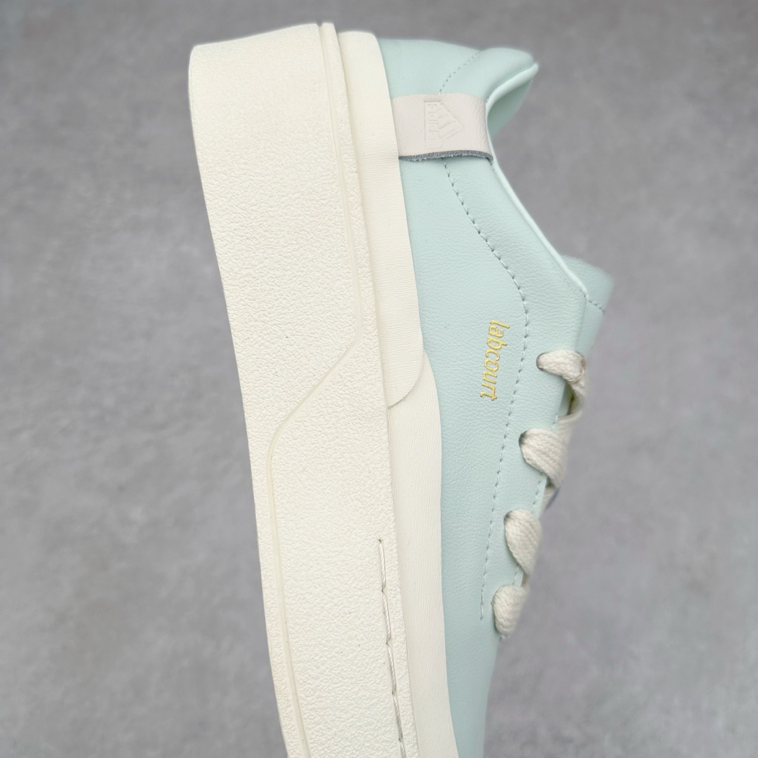 图片[6]-＃纯原 AD Labcourt 百搭休闲轻松舒适耐磨透气低帮板鞋 IF1708 FOG平替单品 鞋面使用了绒毛麂皮 鞋面和鞋底连接处使用了包边处理 看起来更加精致有型 内里也使用了光滑的优质皮革 鞋垫上的LOGO彰显品牌身份 鞋子后脚跟处的英文 ENDINEERED FOR THE STYLE OF FUTURE译为 为未来的风格而设计 尺码：35.5 36 36.5 37 38 38.5 39 40 40.5 41 42 42.5 43 44 44.5 45-选品中心