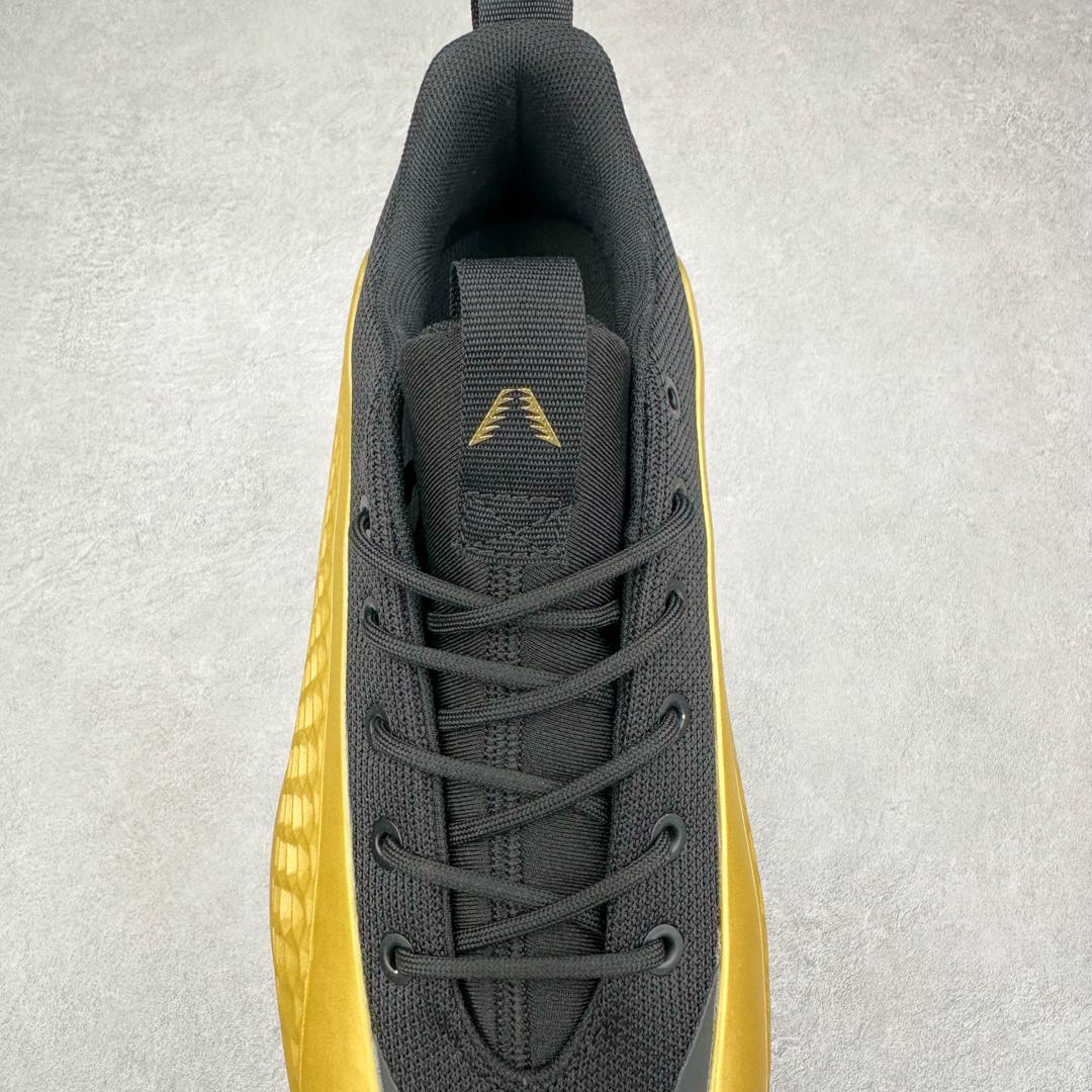 图片[5]-＃纯原新品 AD Anthony Edwards A.E. 2 \\\”华子二代\\\” 安东尼·爱德华兹签名实战减震防滑耐磨低帮篮球鞋 JI4513 球鞋的整体设计非常复古 也可以理解为并不是目前篮球鞋的设计趋势 AE2流线简约的设计 也是让其非常具有辨识度 袜套与「蚁巢」组成的鞋身 在保证透气效果的同时 搭配鞋带更能带来相当出色的鞋脚一体性 中底自然还是搭载着AD的当家科技并经由外层 TPU 包裹 将软、弹和支撑性同时兼顾 尺码：40 40.5 41 42 42.5 43 44 44.5 45 46-选品中心