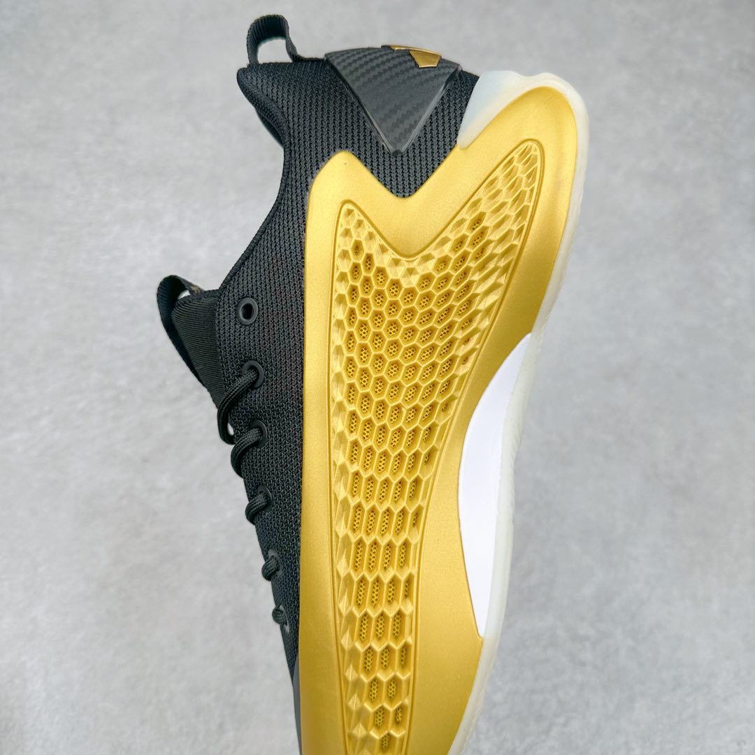 图片[7]-＃纯原新品 AD Anthony Edwards A.E. 2 \\\”华子二代\\\” 安东尼·爱德华兹签名实战减震防滑耐磨低帮篮球鞋 JI4513 球鞋的整体设计非常复古 也可以理解为并不是目前篮球鞋的设计趋势 AE2流线简约的设计 也是让其非常具有辨识度 袜套与「蚁巢」组成的鞋身 在保证透气效果的同时 搭配鞋带更能带来相当出色的鞋脚一体性 中底自然还是搭载着AD的当家科技并经由外层 TPU 包裹 将软、弹和支撑性同时兼顾 尺码：40 40.5 41 42 42.5 43 44 44.5 45 46-选品中心