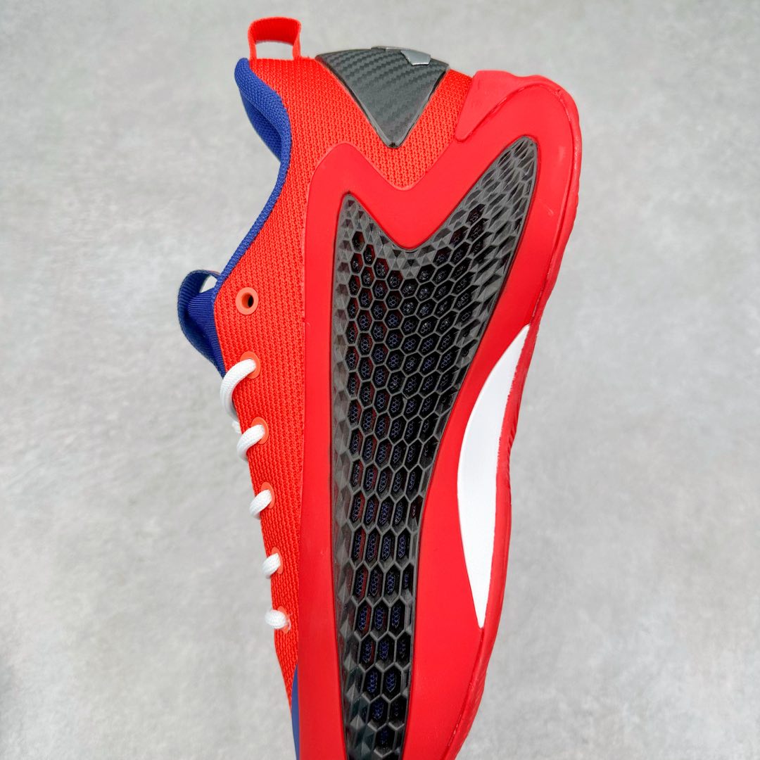 图片[7]-＃纯原新品 AD Anthony Edwards A.E. 2 \\\”华子二代\\\” 安东尼·爱德华兹签名实战减震防滑耐磨低帮篮球鞋 JI1483 球鞋的整体设计非常复古 也可以理解为并不是目前篮球鞋的设计趋势 AE2流线简约的设计 也是让其非常具有辨识度 袜套与「蚁巢」组成的鞋身 在保证透气效果的同时 搭配鞋带更能带来相当出色的鞋脚一体性 中底自然还是搭载着AD的当家科技并经由外层 TPU 包裹 将软、弹和支撑性同时兼顾 尺码：40 40.5 41 42 42.5 43 44 44.5 45 46-选品中心