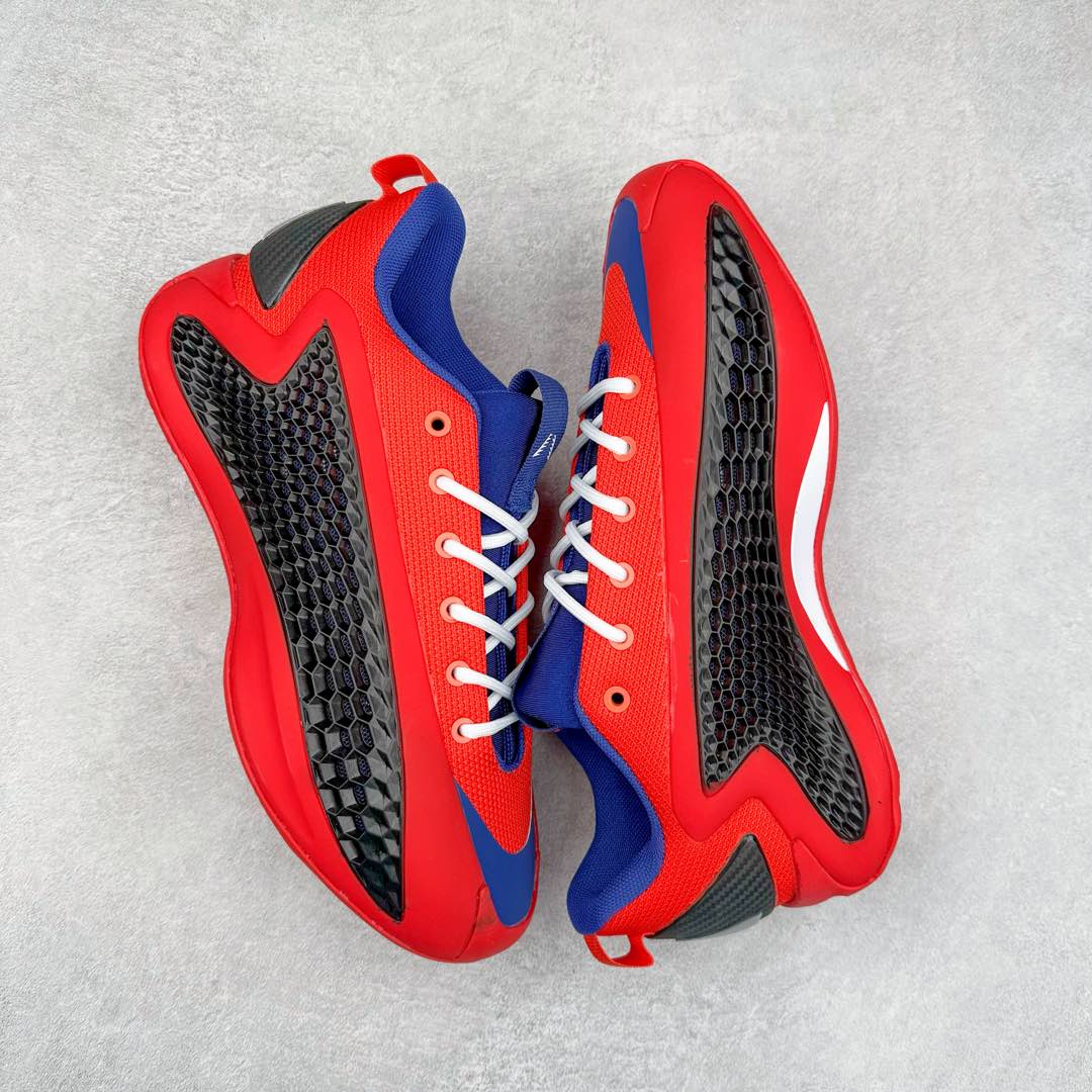 图片[3]-＃纯原新品 AD Anthony Edwards A.E. 2 \\\”华子二代\\\” 安东尼·爱德华兹签名实战减震防滑耐磨低帮篮球鞋 JI1483 球鞋的整体设计非常复古 也可以理解为并不是目前篮球鞋的设计趋势 AE2流线简约的设计 也是让其非常具有辨识度 袜套与「蚁巢」组成的鞋身 在保证透气效果的同时 搭配鞋带更能带来相当出色的鞋脚一体性 中底自然还是搭载着AD的当家科技并经由外层 TPU 包裹 将软、弹和支撑性同时兼顾 尺码：40 40.5 41 42 42.5 43 44 44.5 45 46-选品中心