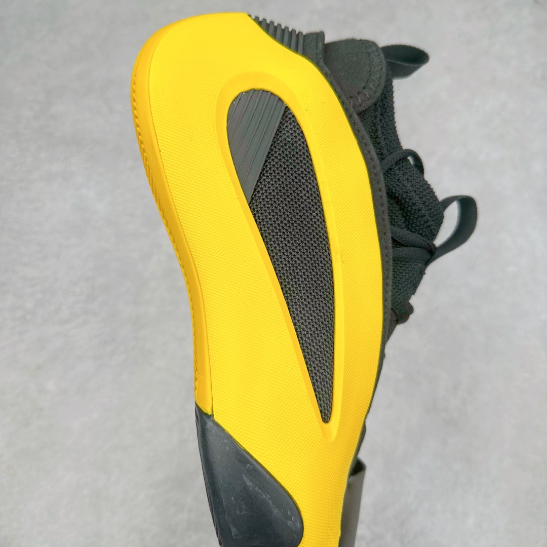 图片[6]-AD Harden Vol. 8 哈登八代签名篮球鞋 IE2695 采用了“袜套式”设计，在十多年前这一设计极为风靡，将帅气和简洁融为一体。现在Harden Vol. 8将袜套鞋领重新拾起，并配合内靴，易穿脱且包裹佳。泪滴形EVA结构骨架提供横向支持和快速移动时的稳定性。全掌JET BOOST科技提供缓震和能量反馈，助你整场保持活力。多向“JH”抓地纹路设计提供优秀抓地力，使球员能够在场上迅速变向、急停或启动，更好地掌控比赛。尺码：40 40.5 41 42 42.5 43 44 44.5 45 46-选品中心