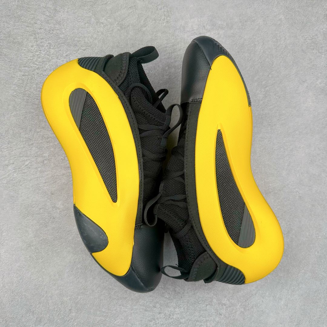 图片[3]-AD Harden Vol. 8 哈登八代签名篮球鞋 IE2695 采用了“袜套式”设计，在十多年前这一设计极为风靡，将帅气和简洁融为一体。现在Harden Vol. 8将袜套鞋领重新拾起，并配合内靴，易穿脱且包裹佳。泪滴形EVA结构骨架提供横向支持和快速移动时的稳定性。全掌JET BOOST科技提供缓震和能量反馈，助你整场保持活力。多向“JH”抓地纹路设计提供优秀抓地力，使球员能够在场上迅速变向、急停或启动，更好地掌控比赛。尺码：40 40.5 41 42 42.5 43 44 44.5 45 46-选品中心