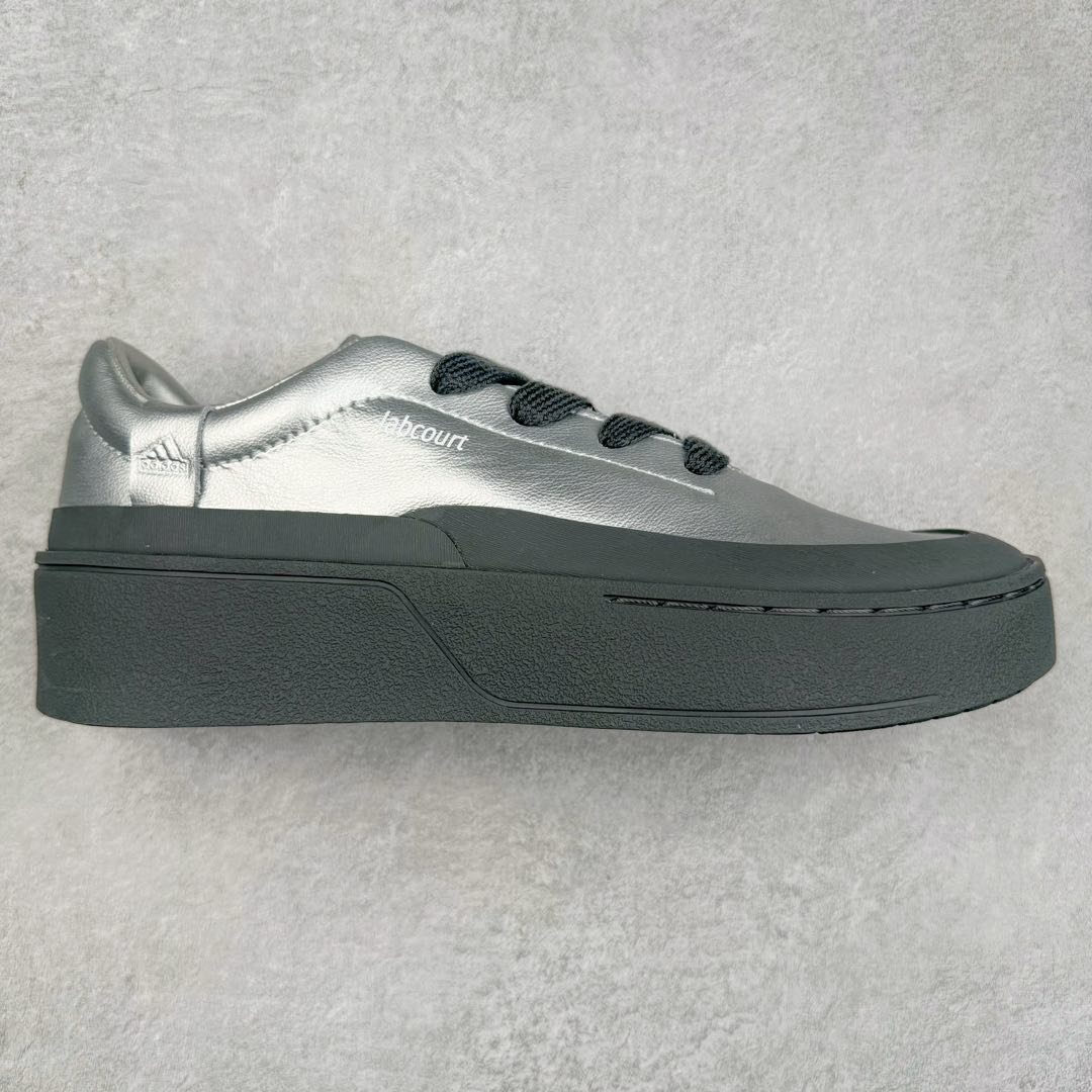 ＃纯原 AD Labcourt 百搭休闲轻松舒适耐磨透气低帮板鞋 IF1655 FOG平替单品 鞋面使用了绒毛麂皮 鞋面和鞋底连接处使用了包边处理 看起来更加精致有型 内里也使用了光滑的优质皮革 鞋垫上的LOGO彰显品牌身份 鞋子后脚跟处的英文 ENDINEERED FOR THE STYLE OF FUTURE译为 为未来的风格而设计 尺码：35.5 36 36.5 37 38 38.5 39 40 40.5 41 42 42.5 43 44 44.5 45-选品中心