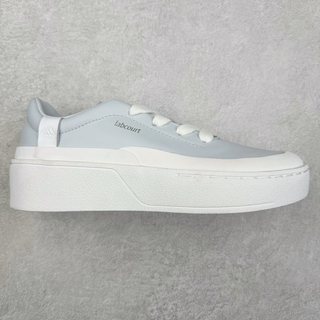 图片[2]-＃纯原 AD Labcourt 百搭休闲轻松舒适耐磨透气低帮板鞋 FOG平替单品 鞋面使用了绒毛麂皮 鞋面和鞋底连接处使用了包边处理 看起来更加精致有型 内里也使用了光滑的优质皮革 鞋垫上的LOGO彰显品牌身份 鞋子后脚跟处的英文 ENDINEERED FOR THE STYLE OF FUTURE译为 为未来的风格而设计 尺码：35.5 36 36.5 37 38 38.5 39 40 40.5 41 42 42.5 43 44 44.5 45-选品中心