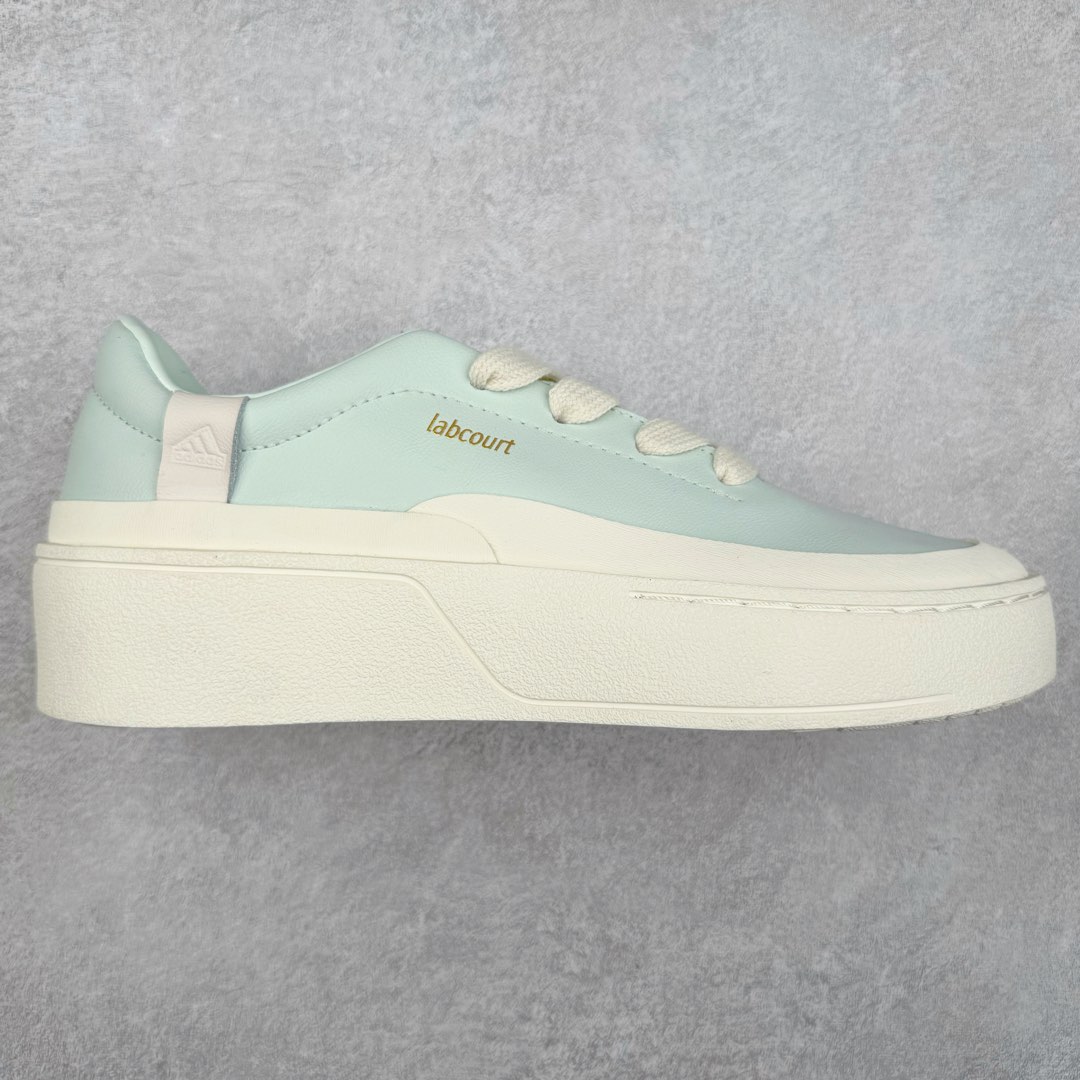 ＃纯原 AD Labcourt 百搭休闲轻松舒适耐磨透气低帮板鞋 IF1708 FOG平替单品 鞋面使用了绒毛麂皮 鞋面和鞋底连接处使用了包边处理 看起来更加精致有型 内里也使用了光滑的优质皮革 鞋垫上的LOGO彰显品牌身份 鞋子后脚跟处的英文 ENDINEERED FOR THE STYLE OF FUTURE译为 为未来的风格而设计 尺码：35.5 36 36.5 37 38 38.5 39 40 40.5 41 42 42.5 43 44 44.5 45-选品中心