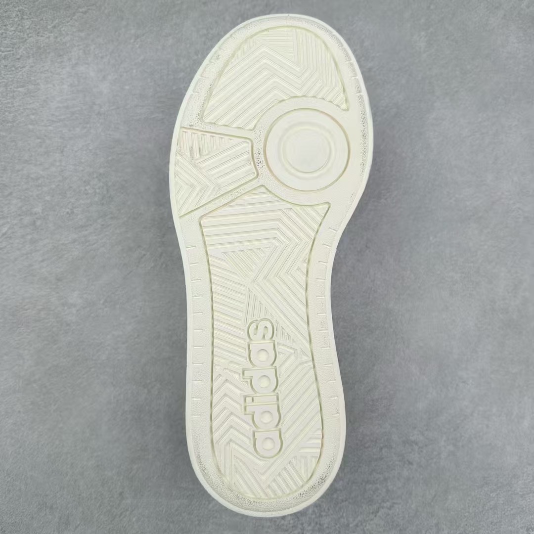 图片[9]-＃纯原 AD Labcourt 百搭休闲轻松舒适耐磨透气低帮板鞋 IF1711 FOG平替单品 鞋面使用了绒毛麂皮 鞋面和鞋底连接处使用了包边处理 看起来更加精致有型 内里也使用了光滑的优质皮革 鞋垫上的LOGO彰显品牌身份 鞋子后脚跟处的英文 ENDINEERED FOR THE STYLE OF FUTURE译为 为未来的风格而设计 尺码：35.5 36 36.5 37 38 38.5 39 40 40.5 41 42 42.5 43 44 44.5 45-选品中心