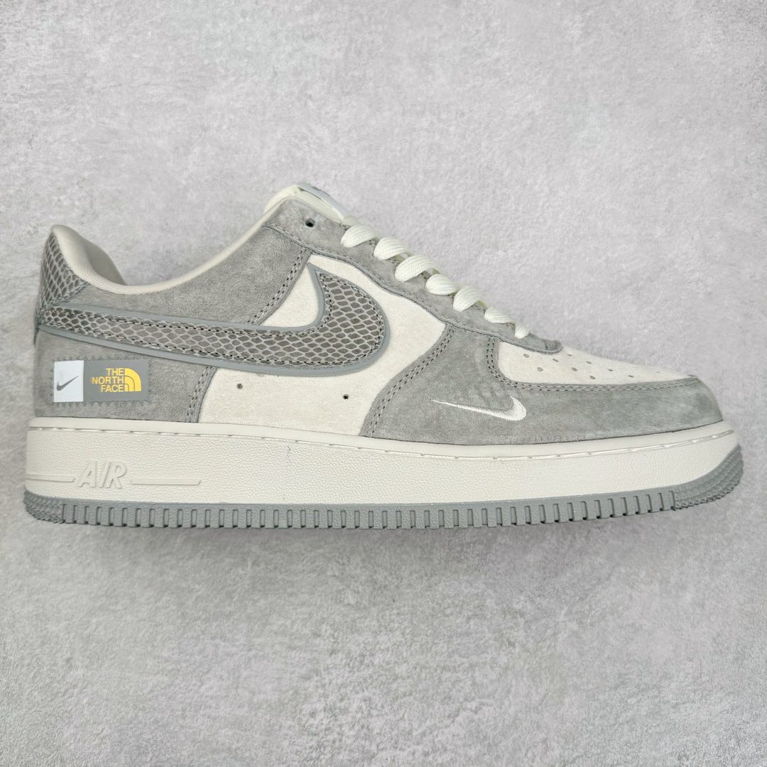 NK Air Force 1´07 Low 空军一号低帮百搭休闲运动板鞋 DF0188-027 柔软、弹性十足的缓震性能和出色的中底设计 横跨复古与现代的外型结合 造就出风靡全球 三十多年的Force 1 直到今天还深受青睐 尺码:36 36.5 37.5 38 38.5 39 40 40.5 41 42 42.5 43 44 44.5 45-选品中心
