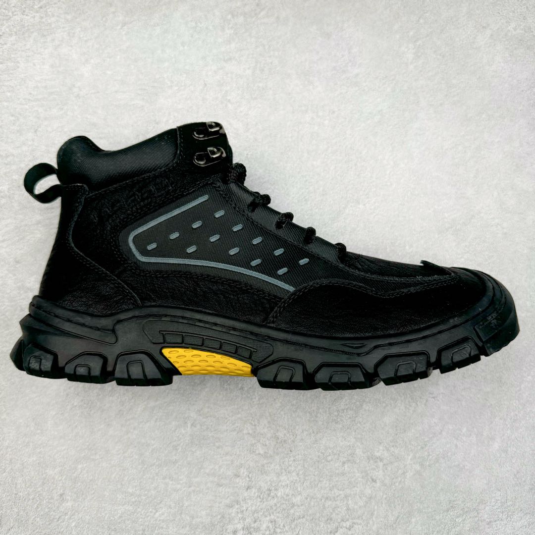 Ecco爱步男鞋新款运动鞋 跑鞋厚底增高老爹鞋 驱动系列全新款式 拼色拼接鞋面 时尚有型 牛皮与纺织品拼接 脚感舒适 出街有型 贴心套脚系带设计 舒适包裹双足 柔软细腻，亲肤透气 以摩托车粗犷胎纹为灵感 PU大底提供牵引性和支撑性 耐磨防滑提升稳定性 轻盈鞋底 舒适耐穿 户外出行 肆意洒脱 尺码：38 39 40 41 42 43 44（皮鞋码）-选品中心