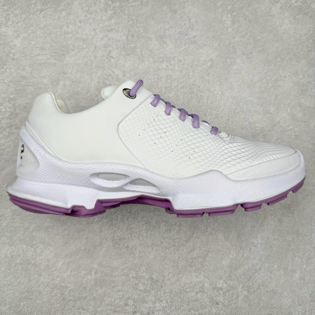 #HP ECCO爱步2024年新款户外鞋防水透气越野跑鞋 鞋面设有GORE-TEX防水薄膜 给你贴心防水保护 防水透气 直接注塑工艺连接鞋面与鞋底 一体成型 合脚稳固 BIOM自然律动科技鞋楦 符合人体工学 长效缓震带来裸足体验 橡胶大底 结合橡胶凸起鞋钉设计 适应多种地形 提供强劲抓地力与耐磨性 稳定支撑 越野无束 尺码:39 40 41 42 43 44(正常码)-选品中心