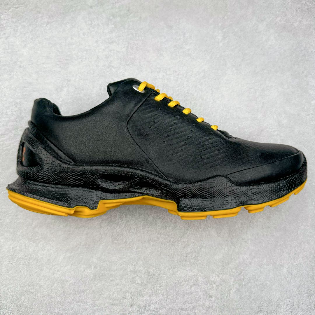 #HP ECCO爱步2024年新款户外鞋防水透气越野跑鞋 鞋面设有GORE-TEX防水薄膜 给你贴心防水保护 防水透气 直接注塑工艺连接鞋面与鞋底 一体成型 合脚稳固 BIOM自然律动科技鞋楦 符合人体工学 长效缓震带来裸足体验 橡胶大底 结合橡胶凸起鞋钉设计 适应多种地形 提供强劲抓地力与耐磨性 稳定支撑 越野无束 尺码:39 40 41 42 43 44(正常码)-选品中心