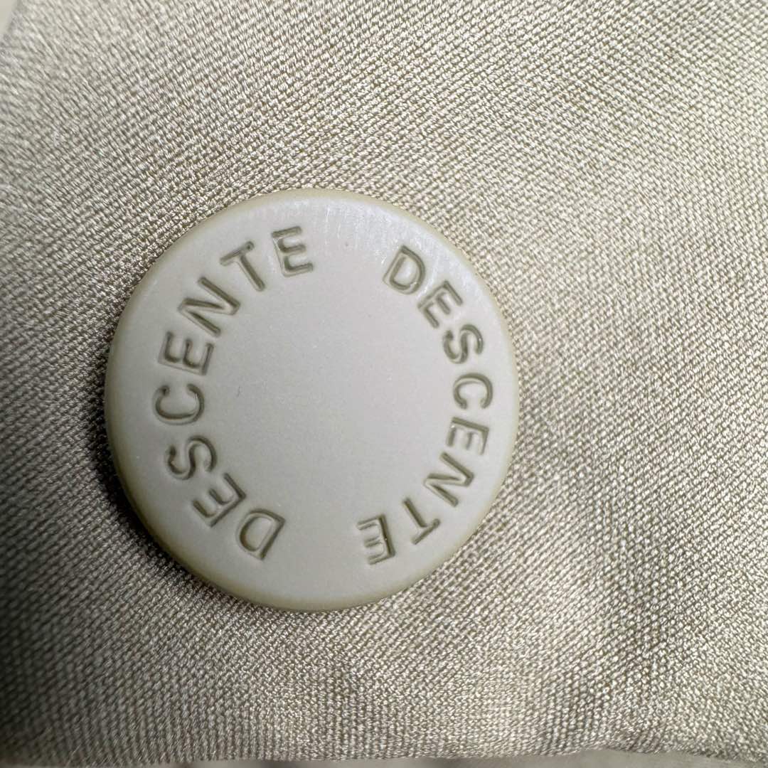 图片[19]-＃TZD DESCENTE SKI STYLE 迪桑特轻量薄款户外绗缝轻薄棉羽绒服 男款 DESCENTE（迪桑特）创立于1935年 品牌名取自法语词汇 意为“滑降” 品牌箭头标识代表滑雪的三种技术“高速直线滑行、穿越和侧滑 也寓意品牌在打造高端专业运动产品中不断追求完美的创新精神 致力于成为中国高端专业滑雪、综训、女子、铁人三项、高尔夫的第一品牌 辛苦一年啦 也该给男人买件像样的衣服啦 尺码：M L XL 2XL 3XL-选品中心