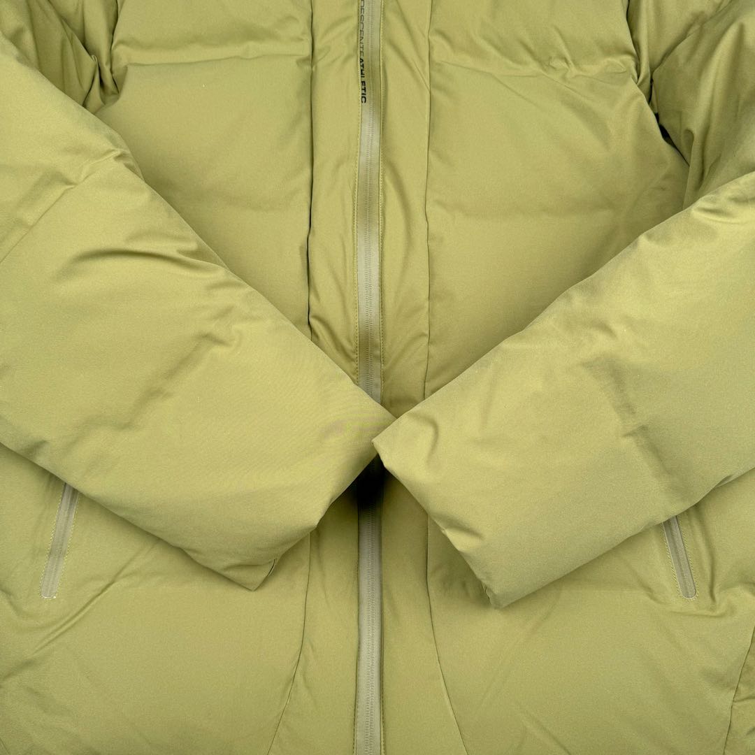 图片[8]-＃TZD DESCENTE SKI STYLE 迪桑特轻量薄款户外绗缝轻薄棉羽绒服 男款 DESCENTE（迪桑特）创立于1935年 品牌名取自法语词汇 意为“滑降” 品牌箭头标识代表滑雪的三种技术“高速直线滑行、穿越和侧滑 也寓意品牌在打造高端专业运动产品中不断追求完美的创新精神 致力于成为中国高端专业滑雪、综训、女子、铁人三项、高尔夫的第一品牌 辛苦一年啦 也该给男人买件像样的衣服啦 尺码：M L XL 2XL 3XL-选品中心