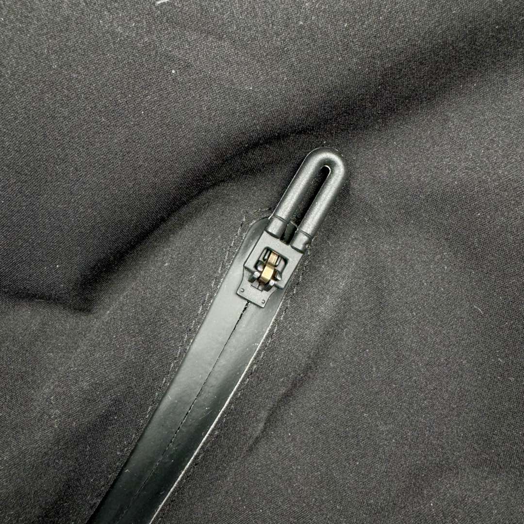 图片[19]-＃TZD DESCENTE SKI STYLE 迪桑特轻量薄款户外绗缝轻薄棉羽绒服 男款 DESCENTE（迪桑特）创立于1935年 品牌名取自法语词汇 意为“滑降” 品牌箭头标识代表滑雪的三种技术“高速直线滑行、穿越和侧滑 也寓意品牌在打造高端专业运动产品中不断追求完美的创新精神 致力于成为中国高端专业滑雪、综训、女子、铁人三项、高尔夫的第一品牌 辛苦一年啦 也该给男人买件像样的衣服啦 尺码：M L XL 2XL 3XL-选品中心