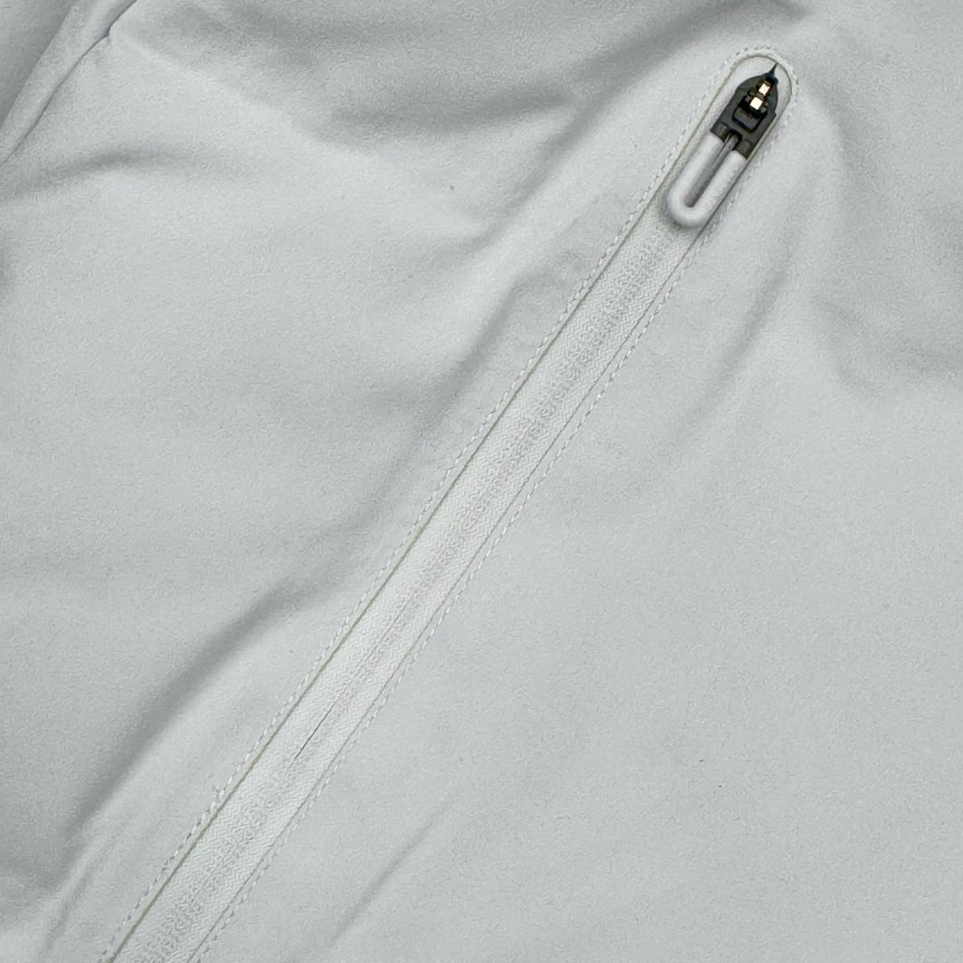 图片[15]-＃TZD DESCENTE SKI STYLE 迪桑特轻量薄款户外绗缝轻薄棉羽绒服 男款 DESCENTE（迪桑特）创立于1935年 品牌名取自法语词汇 意为“滑降” 品牌箭头标识代表滑雪的三种技术“高速直线滑行、穿越和侧滑 也寓意品牌在打造高端专业运动产品中不断追求完美的创新精神 致力于成为中国高端专业滑雪、综训、女子、铁人三项、高尔夫的第一品牌 辛苦一年啦 也该给男人买件像样的衣服啦 尺码：M L XL 2XL 3XL-选品中心