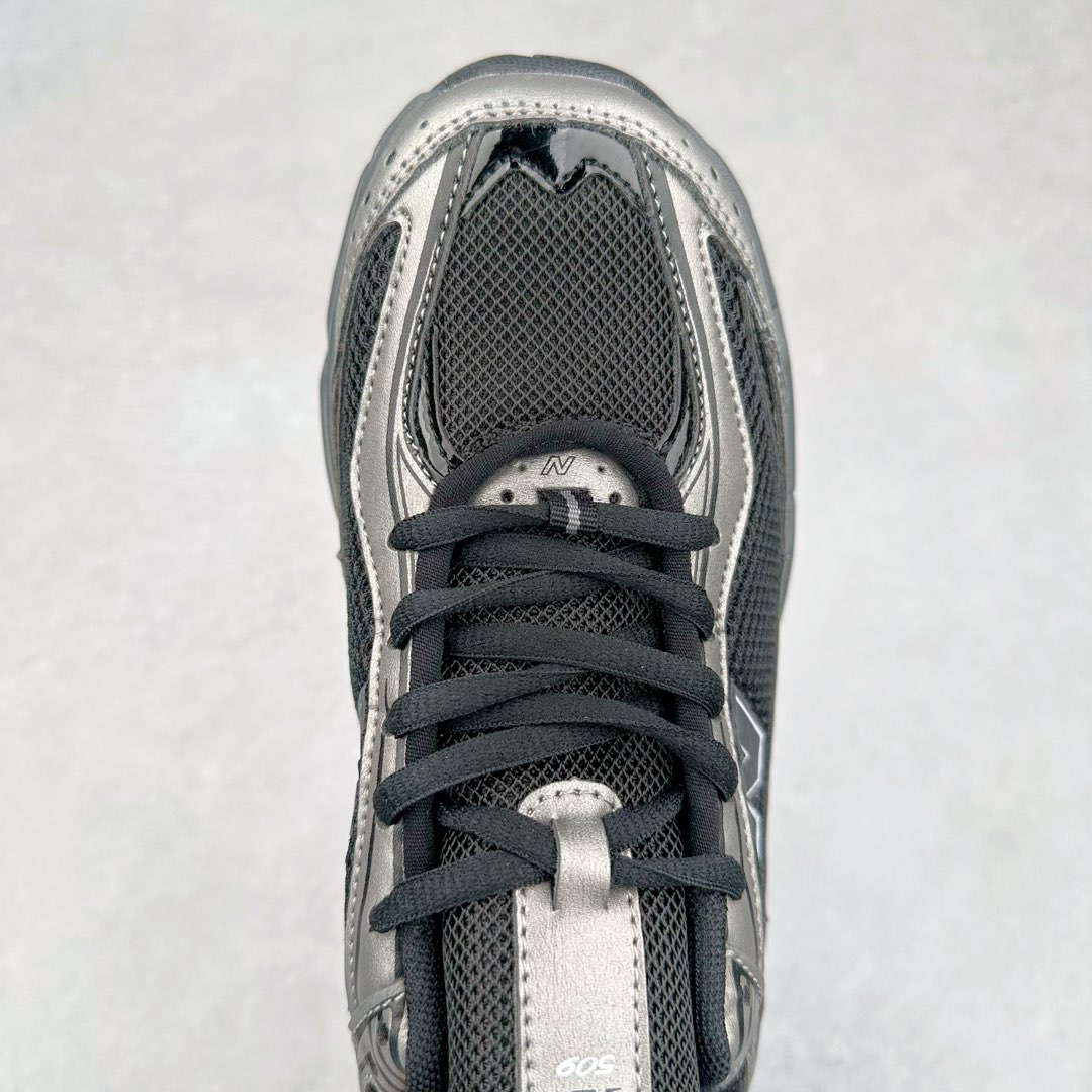 图片[4]-New Balance 推出了全新鞋款。这次复刻的 U509 是基于他们经典档案中的 509 跑鞋，赋予其全新的现代设计。虽然保留了原有的轮廓，但也根据当下潮流做了升级调整。相比之前的 509，新款 U509 的轮廓变得更加利落，侧面的皮革细节也增强了运动感。此外，鞋面采用了更大孔的网眼材质，让整体设计看起来更加潮流、时尚。-选品中心