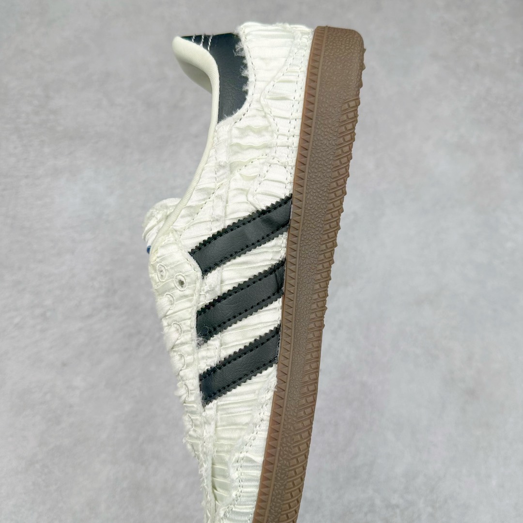 图片[7]-AD Original Samba OG 复古经典轻便板鞋 JQ4748 这款桑巴鞋展示了高质量的工艺 带有装饰的超锁缝制和无缝的手感 柔软、柔软的皮革造型和标志性的3条纹完成了精致的外观 正规合身鞋带 鞋面上有绒面鞋垫 橡胶鞋底 享受正畸套筒软感 自50年代首次亮相以来就一直在赢得粉丝的青睐 尺码：36 36.5 37.5 38 38.5 39 40 40.5 41 42 42.5 43 44 44.5 45-选品中心