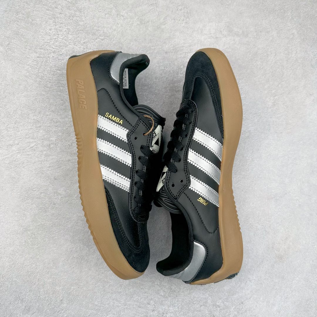 图片[3]-PALACE x AD Originals PUIG SAMBA 货号：HQ6098 / HQ6099 / HQ6100 作为 SAMBA 系列的改款，PALACE 与 adidas Originals 的联名如今已经成为潮流圈、球鞋圈独树一帜的象征。双方共计带来三款配色，鞋款设计上后跟的 PALACE 彭罗斯三角 LOGO 也足够彰显自身的与众不同。尺码：36 36.5 37.5 38 38.5 39 40 40.5 41 42 42.5 43 44 44.5 45-选品中心