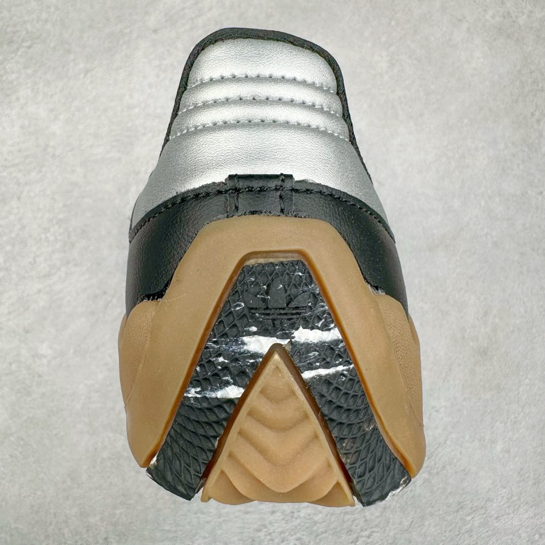 图片[8]-PALACE x AD Originals PUIG SAMBA 货号：HQ6098 / HQ6099 / HQ6100 作为 SAMBA 系列的改款，PALACE 与 adidas Originals 的联名如今已经成为潮流圈、球鞋圈独树一帜的象征。双方共计带来三款配色，鞋款设计上后跟的 PALACE 彭罗斯三角 LOGO 也足够彰显自身的与众不同。尺码：36 36.5 37.5 38 38.5 39 40 40.5 41 42 42.5 43 44 44.5 45-选品中心