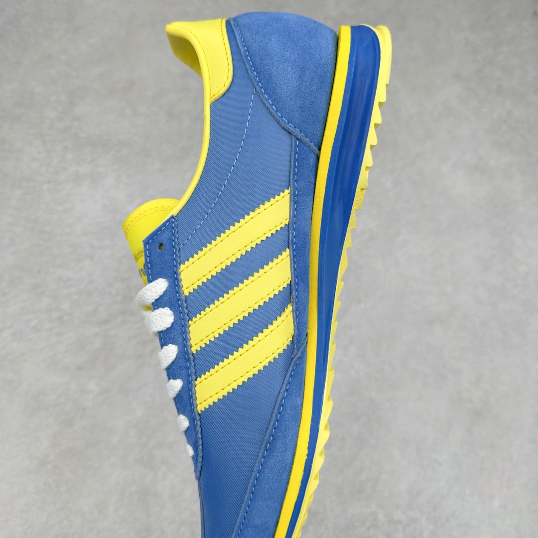 图片[7]-AD SL72 RS系列德训足球风百搭低帮休闲运动板鞋 JH6701 阿迪达斯Originals推出复古「T头鞋」造型的SL72鞋款复刻，有男女两款可选。男生款为SL72RS，鞋型挺立饱满，鞋底增加高度，采用麂皮与布面制作，符合复古氛围；女生款为SL72OGW，致敬经典款式，鞋身纤细，还原70年代设计，以绿色呈现，点缀金色细节。多款配色可选。「T 头鞋」这两年有多火大家见到了吧？明星、穿搭博主几乎人手一双，凭借复古味的外观，以及亲民的价格，同样成为了不少球鞋玩家日常上脚首选。近日 adidas Originals 将有「T 头鞋」造型的诞生于 1972 年的 SL72 鞋款复刻带回，各位买鞋又有新选择了。1972 年 SL72 问世后，引领了后来阿迪达斯的跑鞋发展方向，其中「SL」代表了 Super Light，彰显了产品轻便的特性。1972 年 SL72 问世后，引领了后来阿迪达斯的跑鞋发展方向，其中「SL」代表了 Super Light，彰显了产品轻便的特性。这次 adidas Originals 延续其轻质经典的基因，带来男女两款 SL72。男生款带来 SL72 RS 鞋型，RS 意为 Reshaped（重塑），鞋款在保留了经典的外观基础上，在尼龙材质里增加了填充物，使鞋型更加挺立和饱满，鞋头则更加圆润，鞋底的 EVA 材质则增加了鞋款的高度。女生款则带来 SL72 OG W 鞋型，OG 顾名思义则是致敬经典款式，相较于 RS（Reshaped）鞋款，鞋身更加纤细，其整体鞋身轮廓、线条、细节、材质上尊崇 70 年代 SL72 的设计，还原经典味道。尺码：36 36⅔ 37⅓ 38 38⅔ 39⅓ 40 40⅔ 41⅓ 42 42⅔ 43⅓ 44 44⅔ 45-选品中心