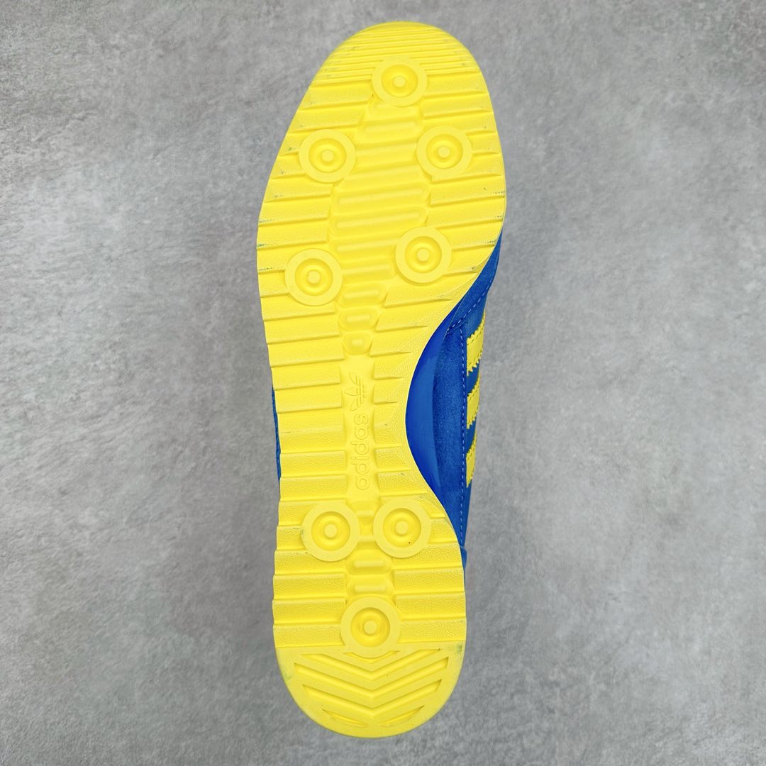 图片[9]-AD SL72 RS系列德训足球风百搭低帮休闲运动板鞋 JH6701 阿迪达斯Originals推出复古「T头鞋」造型的SL72鞋款复刻，有男女两款可选。男生款为SL72RS，鞋型挺立饱满，鞋底增加高度，采用麂皮与布面制作，符合复古氛围；女生款为SL72OGW，致敬经典款式，鞋身纤细，还原70年代设计，以绿色呈现，点缀金色细节。多款配色可选。「T 头鞋」这两年有多火大家见到了吧？明星、穿搭博主几乎人手一双，凭借复古味的外观，以及亲民的价格，同样成为了不少球鞋玩家日常上脚首选。近日 adidas Originals 将有「T 头鞋」造型的诞生于 1972 年的 SL72 鞋款复刻带回，各位买鞋又有新选择了。1972 年 SL72 问世后，引领了后来阿迪达斯的跑鞋发展方向，其中「SL」代表了 Super Light，彰显了产品轻便的特性。1972 年 SL72 问世后，引领了后来阿迪达斯的跑鞋发展方向，其中「SL」代表了 Super Light，彰显了产品轻便的特性。这次 adidas Originals 延续其轻质经典的基因，带来男女两款 SL72。男生款带来 SL72 RS 鞋型，RS 意为 Reshaped（重塑），鞋款在保留了经典的外观基础上，在尼龙材质里增加了填充物，使鞋型更加挺立和饱满，鞋头则更加圆润，鞋底的 EVA 材质则增加了鞋款的高度。女生款则带来 SL72 OG W 鞋型，OG 顾名思义则是致敬经典款式，相较于 RS（Reshaped）鞋款，鞋身更加纤细，其整体鞋身轮廓、线条、细节、材质上尊崇 70 年代 SL72 的设计，还原经典味道。尺码：36 36⅔ 37⅓ 38 38⅔ 39⅓ 40 40⅔ 41⅓ 42 42⅔ 43⅓ 44 44⅔ 45-选品中心