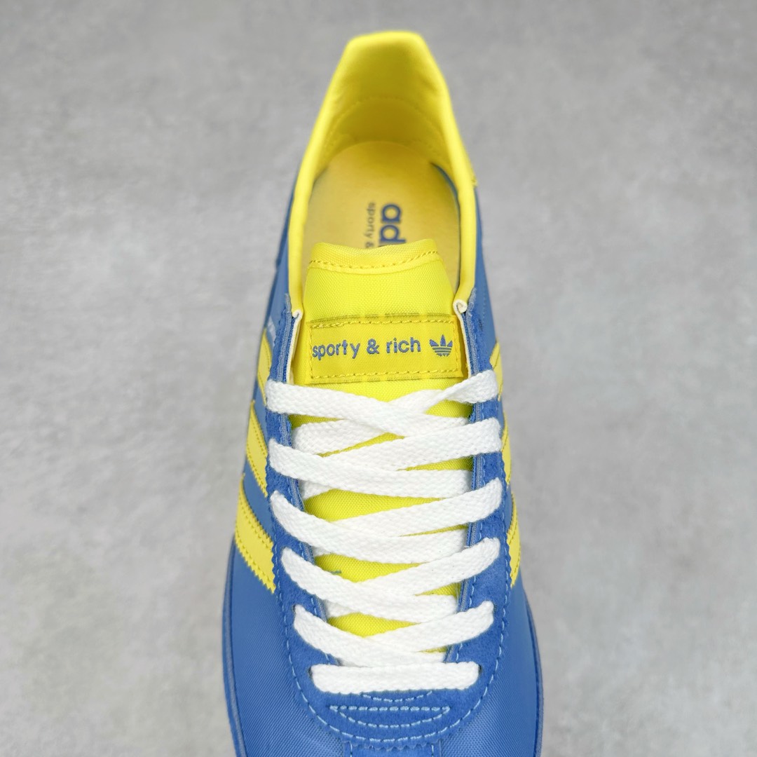 图片[5]-AD SL72 RS系列德训足球风百搭低帮休闲运动板鞋 JH6701 阿迪达斯Originals推出复古「T头鞋」造型的SL72鞋款复刻，有男女两款可选。男生款为SL72RS，鞋型挺立饱满，鞋底增加高度，采用麂皮与布面制作，符合复古氛围；女生款为SL72OGW，致敬经典款式，鞋身纤细，还原70年代设计，以绿色呈现，点缀金色细节。多款配色可选。「T 头鞋」这两年有多火大家见到了吧？明星、穿搭博主几乎人手一双，凭借复古味的外观，以及亲民的价格，同样成为了不少球鞋玩家日常上脚首选。近日 adidas Originals 将有「T 头鞋」造型的诞生于 1972 年的 SL72 鞋款复刻带回，各位买鞋又有新选择了。1972 年 SL72 问世后，引领了后来阿迪达斯的跑鞋发展方向，其中「SL」代表了 Super Light，彰显了产品轻便的特性。1972 年 SL72 问世后，引领了后来阿迪达斯的跑鞋发展方向，其中「SL」代表了 Super Light，彰显了产品轻便的特性。这次 adidas Originals 延续其轻质经典的基因，带来男女两款 SL72。男生款带来 SL72 RS 鞋型，RS 意为 Reshaped（重塑），鞋款在保留了经典的外观基础上，在尼龙材质里增加了填充物，使鞋型更加挺立和饱满，鞋头则更加圆润，鞋底的 EVA 材质则增加了鞋款的高度。女生款则带来 SL72 OG W 鞋型，OG 顾名思义则是致敬经典款式，相较于 RS（Reshaped）鞋款，鞋身更加纤细，其整体鞋身轮廓、线条、细节、材质上尊崇 70 年代 SL72 的设计，还原经典味道。尺码：36 36⅔ 37⅓ 38 38⅔ 39⅓ 40 40⅔ 41⅓ 42 42⅔ 43⅓ 44 44⅔ 45-选品中心