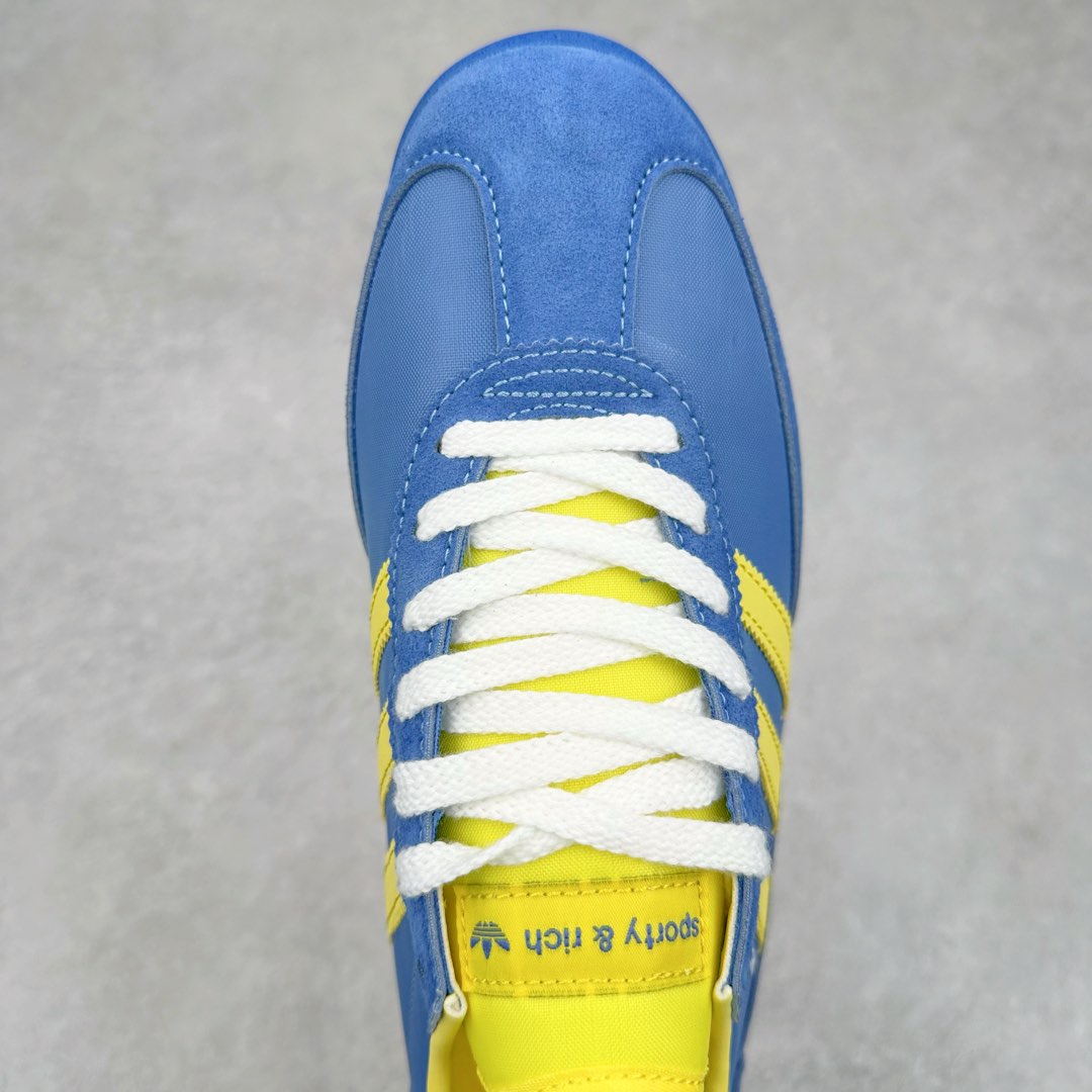 图片[4]-AD SL72 RS系列德训足球风百搭低帮休闲运动板鞋 JH6701 阿迪达斯Originals推出复古「T头鞋」造型的SL72鞋款复刻，有男女两款可选。男生款为SL72RS，鞋型挺立饱满，鞋底增加高度，采用麂皮与布面制作，符合复古氛围；女生款为SL72OGW，致敬经典款式，鞋身纤细，还原70年代设计，以绿色呈现，点缀金色细节。多款配色可选。「T 头鞋」这两年有多火大家见到了吧？明星、穿搭博主几乎人手一双，凭借复古味的外观，以及亲民的价格，同样成为了不少球鞋玩家日常上脚首选。近日 adidas Originals 将有「T 头鞋」造型的诞生于 1972 年的 SL72 鞋款复刻带回，各位买鞋又有新选择了。1972 年 SL72 问世后，引领了后来阿迪达斯的跑鞋发展方向，其中「SL」代表了 Super Light，彰显了产品轻便的特性。1972 年 SL72 问世后，引领了后来阿迪达斯的跑鞋发展方向，其中「SL」代表了 Super Light，彰显了产品轻便的特性。这次 adidas Originals 延续其轻质经典的基因，带来男女两款 SL72。男生款带来 SL72 RS 鞋型，RS 意为 Reshaped（重塑），鞋款在保留了经典的外观基础上，在尼龙材质里增加了填充物，使鞋型更加挺立和饱满，鞋头则更加圆润，鞋底的 EVA 材质则增加了鞋款的高度。女生款则带来 SL72 OG W 鞋型，OG 顾名思义则是致敬经典款式，相较于 RS（Reshaped）鞋款，鞋身更加纤细，其整体鞋身轮廓、线条、细节、材质上尊崇 70 年代 SL72 的设计，还原经典味道。尺码：36 36⅔ 37⅓ 38 38⅔ 39⅓ 40 40⅔ 41⅓ 42 42⅔ 43⅓ 44 44⅔ 45-选品中心