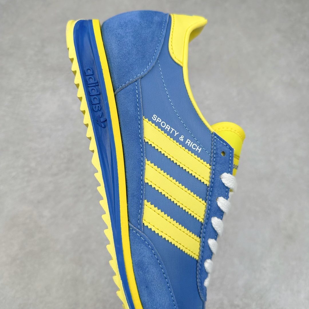 图片[6]-AD SL72 RS系列德训足球风百搭低帮休闲运动板鞋 JH6701 阿迪达斯Originals推出复古「T头鞋」造型的SL72鞋款复刻，有男女两款可选。男生款为SL72RS，鞋型挺立饱满，鞋底增加高度，采用麂皮与布面制作，符合复古氛围；女生款为SL72OGW，致敬经典款式，鞋身纤细，还原70年代设计，以绿色呈现，点缀金色细节。多款配色可选。「T 头鞋」这两年有多火大家见到了吧？明星、穿搭博主几乎人手一双，凭借复古味的外观，以及亲民的价格，同样成为了不少球鞋玩家日常上脚首选。近日 adidas Originals 将有「T 头鞋」造型的诞生于 1972 年的 SL72 鞋款复刻带回，各位买鞋又有新选择了。1972 年 SL72 问世后，引领了后来阿迪达斯的跑鞋发展方向，其中「SL」代表了 Super Light，彰显了产品轻便的特性。1972 年 SL72 问世后，引领了后来阿迪达斯的跑鞋发展方向，其中「SL」代表了 Super Light，彰显了产品轻便的特性。这次 adidas Originals 延续其轻质经典的基因，带来男女两款 SL72。男生款带来 SL72 RS 鞋型，RS 意为 Reshaped（重塑），鞋款在保留了经典的外观基础上，在尼龙材质里增加了填充物，使鞋型更加挺立和饱满，鞋头则更加圆润，鞋底的 EVA 材质则增加了鞋款的高度。女生款则带来 SL72 OG W 鞋型，OG 顾名思义则是致敬经典款式，相较于 RS（Reshaped）鞋款，鞋身更加纤细，其整体鞋身轮廓、线条、细节、材质上尊崇 70 年代 SL72 的设计，还原经典味道。尺码：36 36⅔ 37⅓ 38 38⅔ 39⅓ 40 40⅔ 41⅓ 42 42⅔ 43⅓ 44 44⅔ 45-选品中心