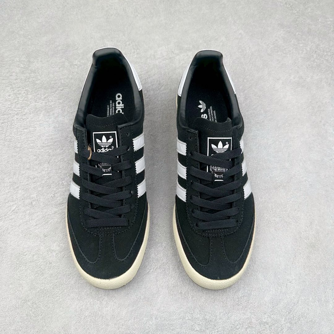 图片[2]-AD Originals Jeans 复古低帮时尚板鞋 GW1399 看它第一眼 你觉得它像不像 当下热门鞋款 \\\”Samba\\\” 哈哈 它其实是诞生于 1979 年的\\\”古早感\\\” 鞋款Jeans MKIl0相较于 MK! MKII在鞋头、中底、后跟均加有TPU 支撑或橡胶保护 这次的复刻使用皮革、翻毛皮打造 简约的鞋型 穿着的轻便 在\\\”Cleanfit\\\”风潮下 它值得你收入囊中 尺码：36 36.5 37 38 38.5 39 40 40.5 41 42 42.5 43 44 44.5 45-选品中心
