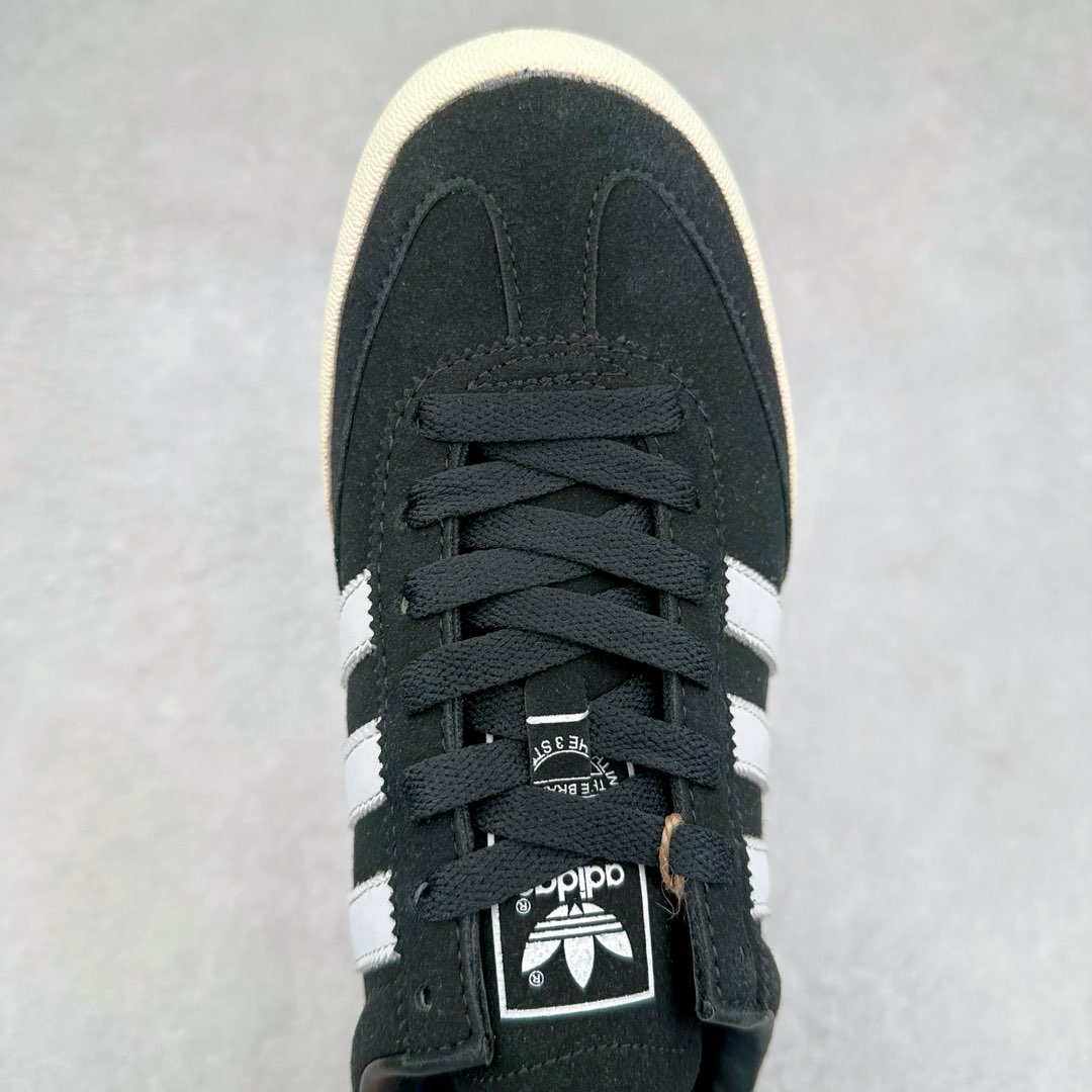 图片[4]-AD Originals Jeans 复古低帮时尚板鞋 GW1399 看它第一眼 你觉得它像不像 当下热门鞋款 \\\”Samba\\\” 哈哈 它其实是诞生于 1979 年的\\\”古早感\\\” 鞋款Jeans MKIl0相较于 MK! MKII在鞋头、中底、后跟均加有TPU 支撑或橡胶保护 这次的复刻使用皮革、翻毛皮打造 简约的鞋型 穿着的轻便 在\\\”Cleanfit\\\”风潮下 它值得你收入囊中 尺码：36 36.5 37 38 38.5 39 40 40.5 41 42 42.5 43 44 44.5 45-选品中心