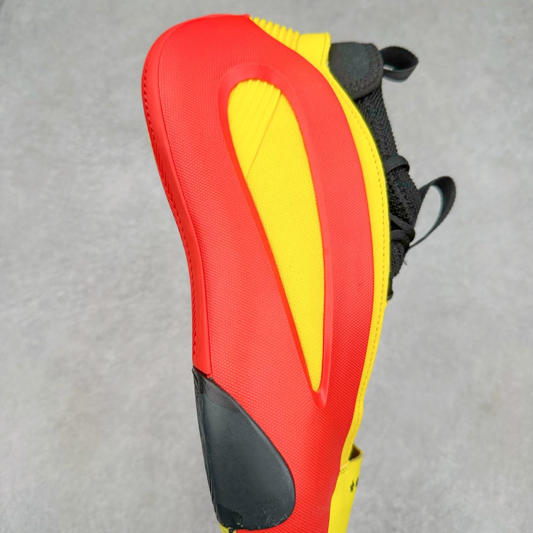 图片[6]-AD Harden Vol. 8 哈登八代签名篮球鞋 IE2688 采用了“袜套式”设计，在十多年前这一设计极为风靡，将帅气和简洁融为一体。现在Harden Vol. 8将袜套鞋领重新拾起，并配合内靴，易穿脱且包裹佳。泪滴形EVA结构骨架提供横向支持和快速移动时的稳定性。全掌JET BOOST科技提供缓震和能量反馈，助你整场保持活力。多向“JH”抓地纹路设计提供优秀抓地力，使球员能够在场上迅速变向、急停或启动，更好地掌控比赛。尺码：40 40.5 41 42 42.5 43 44 44.5 45 46-选品中心