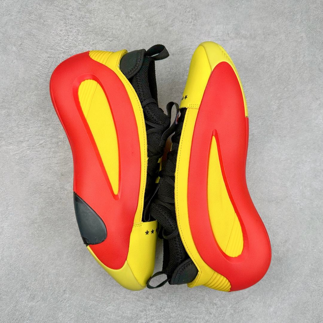 图片[3]-AD Harden Vol. 8 哈登八代签名篮球鞋 IE2688 采用了“袜套式”设计，在十多年前这一设计极为风靡，将帅气和简洁融为一体。现在Harden Vol. 8将袜套鞋领重新拾起，并配合内靴，易穿脱且包裹佳。泪滴形EVA结构骨架提供横向支持和快速移动时的稳定性。全掌JET BOOST科技提供缓震和能量反馈，助你整场保持活力。多向“JH”抓地纹路设计提供优秀抓地力，使球员能够在场上迅速变向、急停或启动，更好地掌控比赛。尺码：40 40.5 41 42 42.5 43 44 44.5 45 46-选品中心