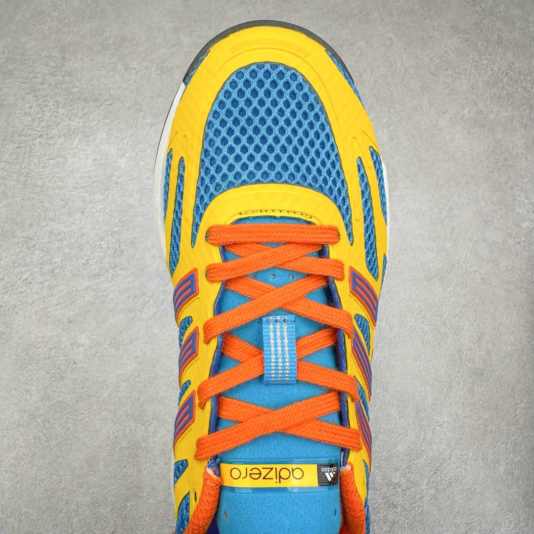 图片[4]-AD Adizero Aruku 全新跑鞋 JQ7391 以永动机为灵感的前卫造型 以及时下流行的厚底设定 让人无比期待 “Aruku” 在日文中是行走的意思 昭示了这是一双定位于大众日常训练或慢跑的鞋款 黑、白、红三色的撞色外观 搭配街头感、现代感十足的鞋面线条勾勒 格外引人注目 搭配丰沛的全新 Swirlfoam 泡棉厚底 虽然不像顶级竞速跑鞋那般极致 但也将日常舒适和时尚颜值平衡到位 尺码：36 36.5 37.5 38 38.5 39 40 40.5 41 42 42.5 43 44 44.5 45-选品中心