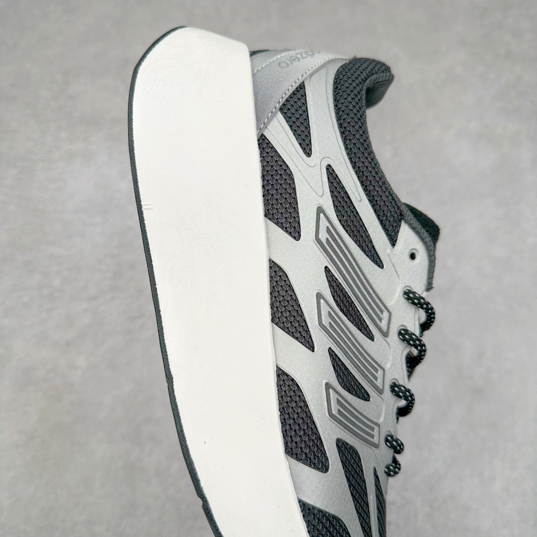 图片[6]-AD Adizero Aruku 全新跑鞋 JQ5658 以永动机为灵感的前卫造型 以及时下流行的厚底设定 让人无比期待 “Aruku” 在日文中是行走的意思 昭示了这是一双定位于大众日常训练或慢跑的鞋款 黑、白、红三色的撞色外观 搭配街头感、现代感十足的鞋面线条勾勒 格外引人注目 搭配丰沛的全新 Swirlfoam 泡棉厚底 虽然不像顶级竞速跑鞋那般极致 但也将日常舒适和时尚颜值平衡到位 尺码：36 36.5 37.5 38 38.5 39 40 40.5 41 42 42.5 43 44 44.5 45-选品中心