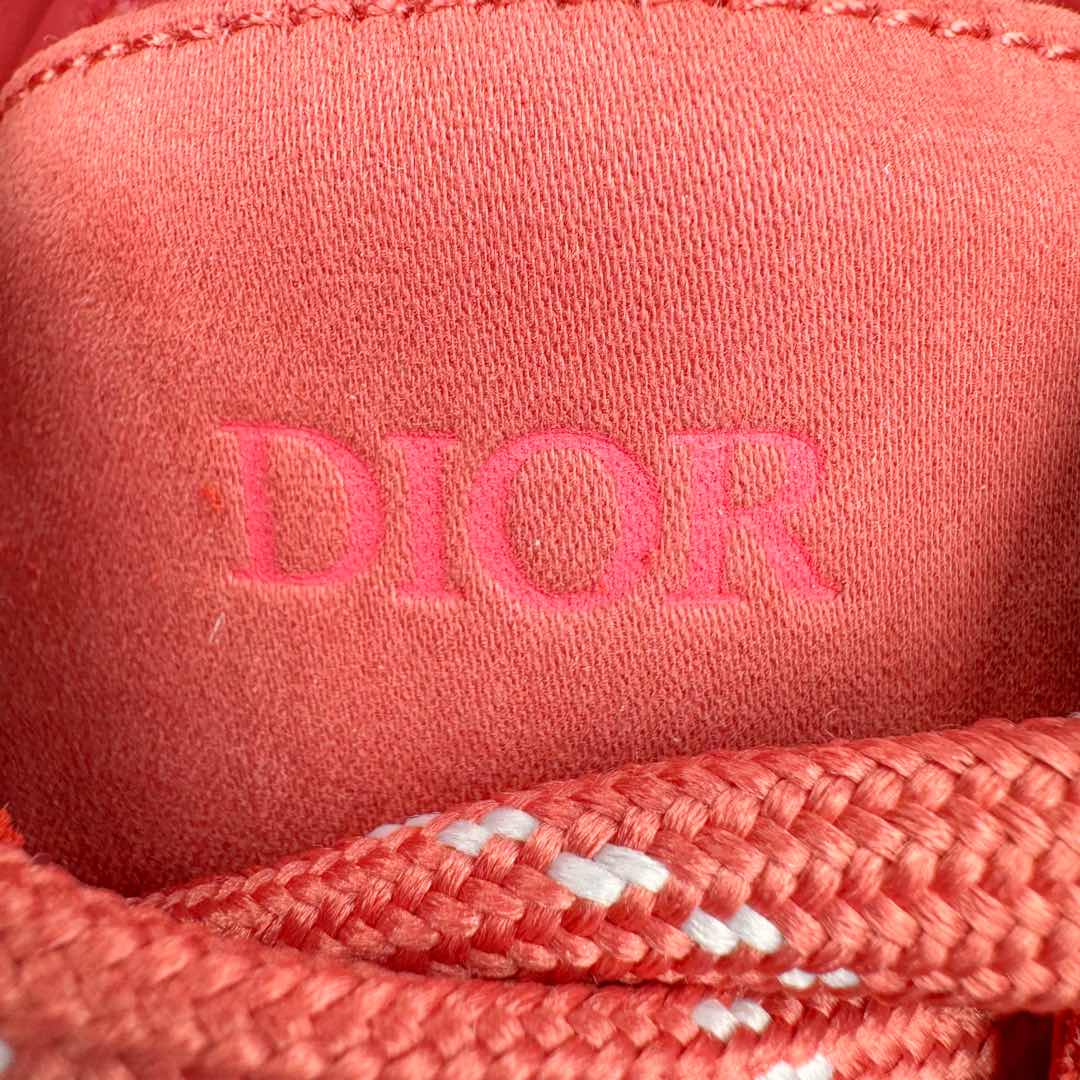 图片[21]-＃纯原 Dior B33 迪奥印花系带时尚运动板鞋网球鞋 全套原厂新版原纸板楦头开发 原厂特供皮料加持 原档数据大底 高频字母排版细节 还原 Zp 高端零售特供批次 2023秋季新品 彰显非凡的精湛工艺 重新诠释经典的网球鞋 时尚的廓形突显厚实感 采用全新的拉绒马海毛针织面料 突显柔软触感与富有层次感的流行色彩 搭配棕色绒面革镶片提升格调 别具一格的加垫鞋舌点缀以压花效果Dior标志 后侧点缀以Dior 30Avenue Montaigne标志 可为各式休闲造型增添时尚气质 尺码：40 41 42 43 44 45 46-选品中心