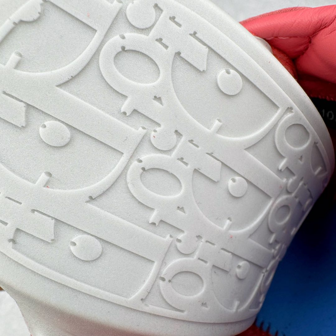 图片[17]-＃纯原 Dior B33 迪奥印花系带时尚运动板鞋网球鞋 全套原厂新版原纸板楦头开发 原厂特供皮料加持 原档数据大底 高频字母排版细节 还原 Zp 高端零售特供批次 2023秋季新品 彰显非凡的精湛工艺 重新诠释经典的网球鞋 时尚的廓形突显厚实感 采用全新的拉绒马海毛针织面料 突显柔软触感与富有层次感的流行色彩 搭配棕色绒面革镶片提升格调 别具一格的加垫鞋舌点缀以压花效果Dior标志 后侧点缀以Dior 30Avenue Montaigne标志 可为各式休闲造型增添时尚气质 尺码：40 41 42 43 44 45 46-选品中心